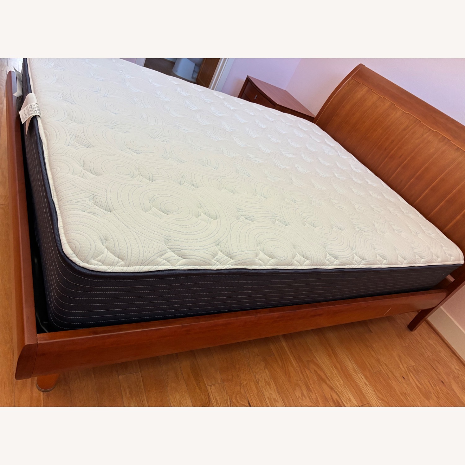 Scandalnavian Italy Queen Bed - image-2