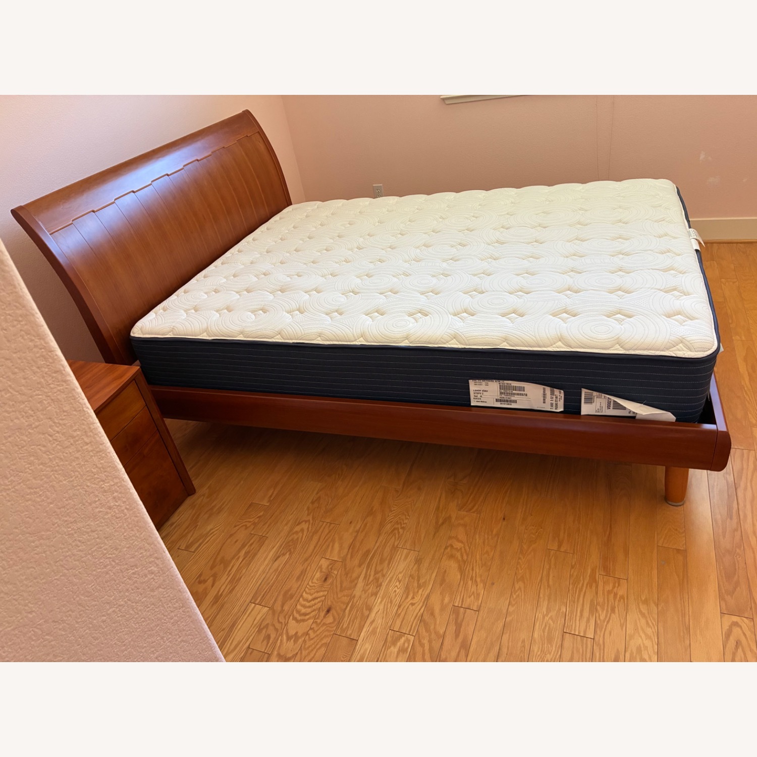 Scandalnavian Italy Queen Bed - image-3