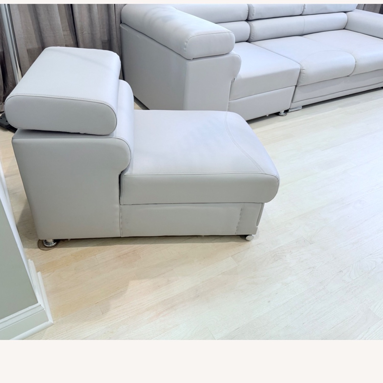 Ashley Furniture Light Gray 3+ Piece Sectional - image-7