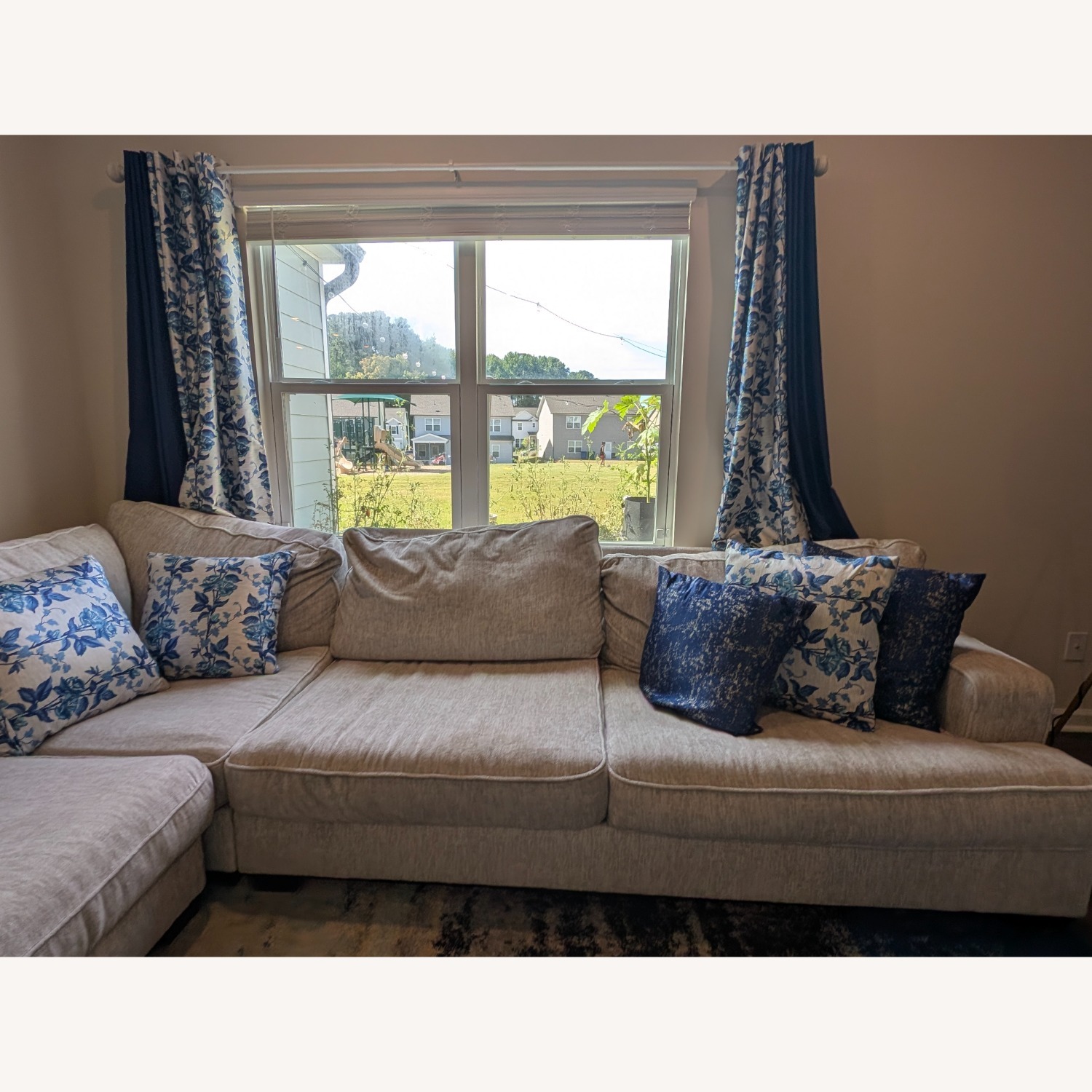 Ashley Alesandra Sectional - image-2