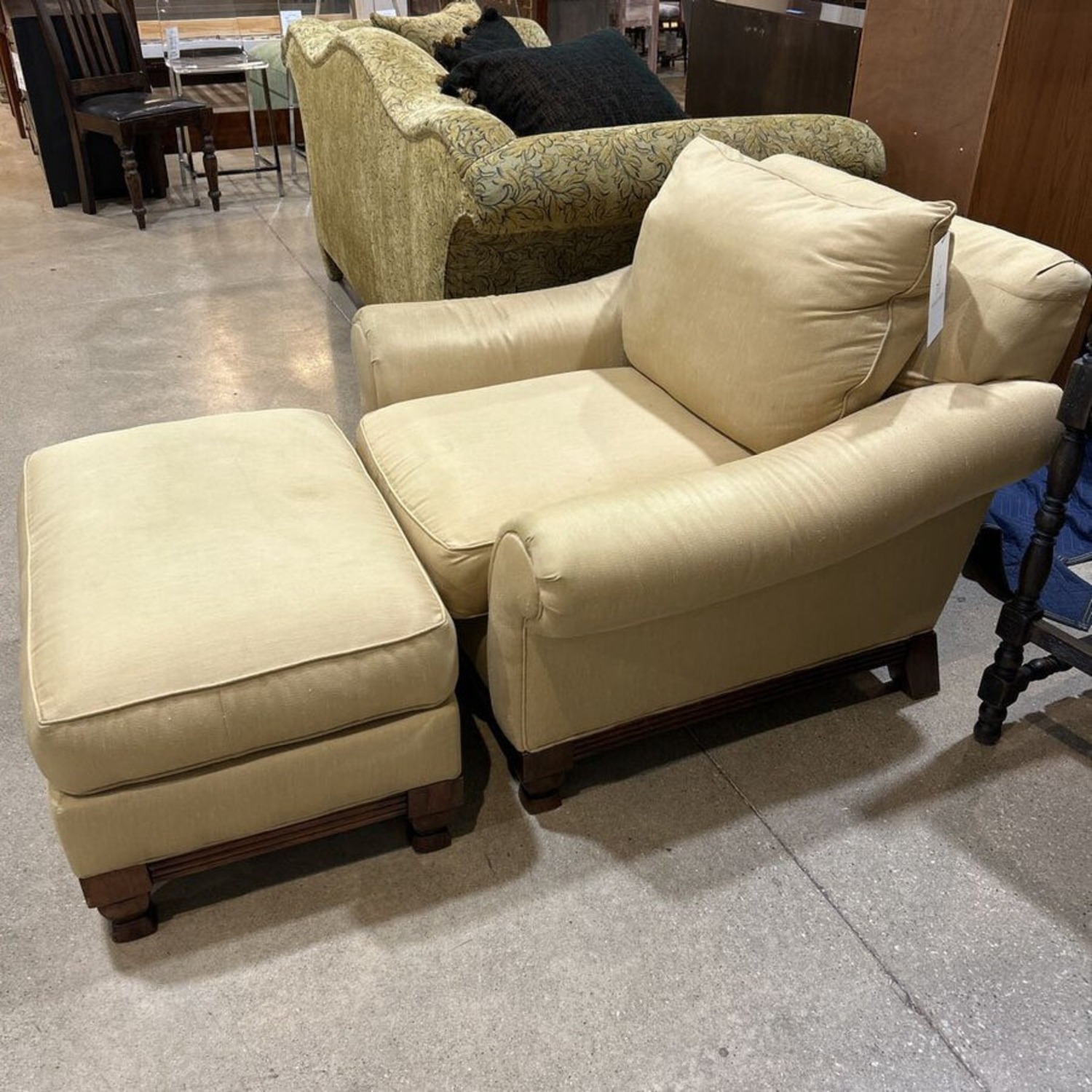 Plunkett Traditional Roll Arm w Ottoman Chair - image-1