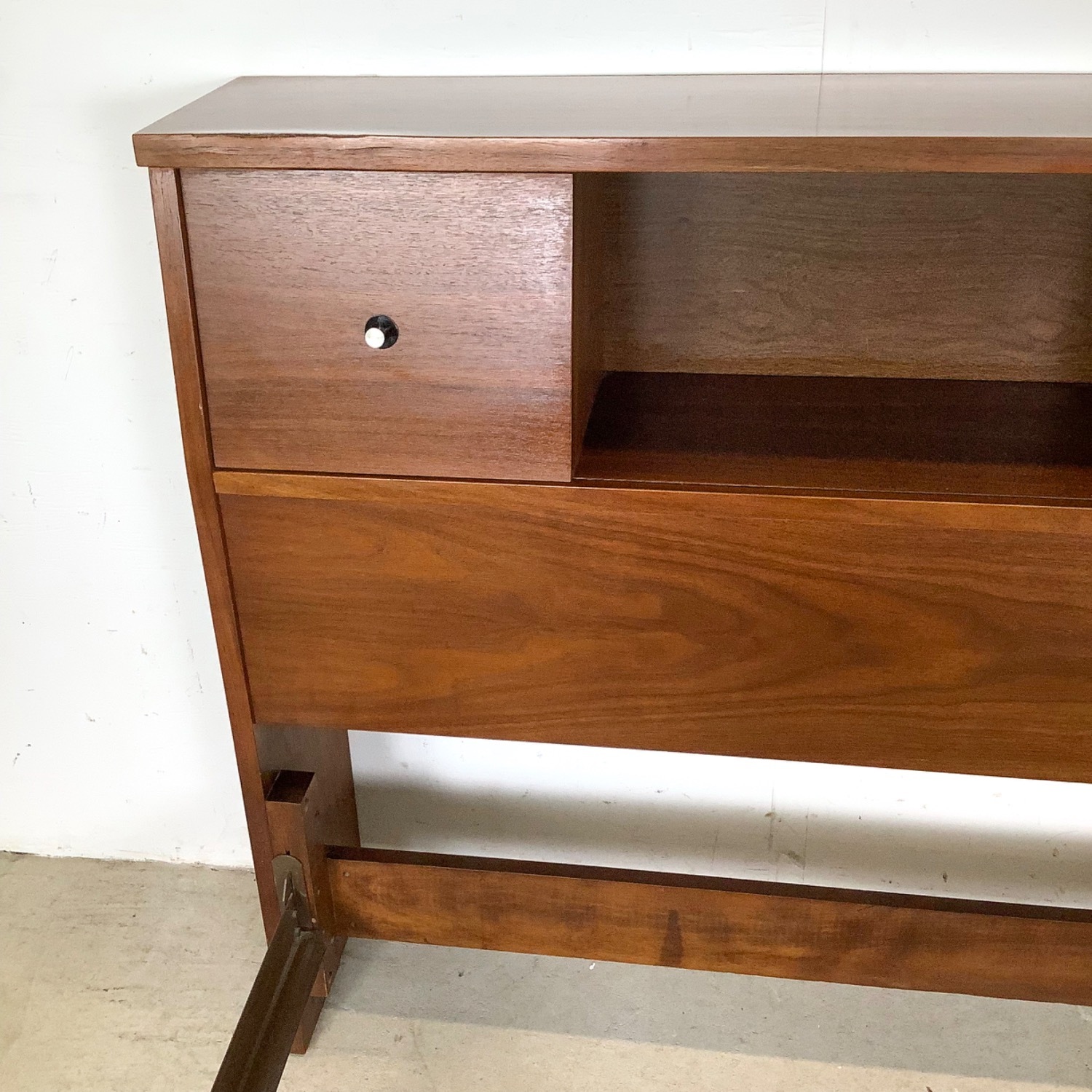 Mid-Century Twin Bedframe With Storage Headboard - image-11