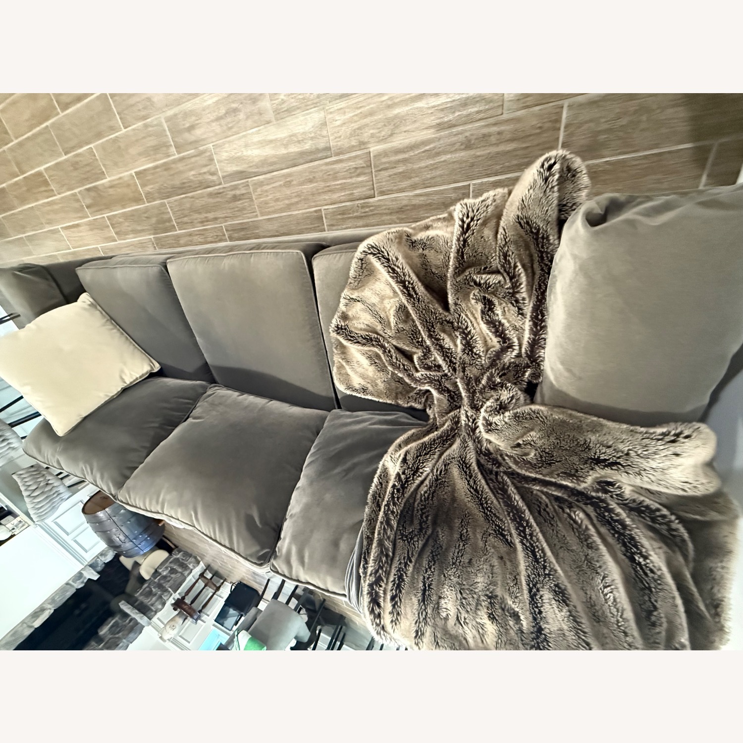 Bassett Studio B Sofa - image-5