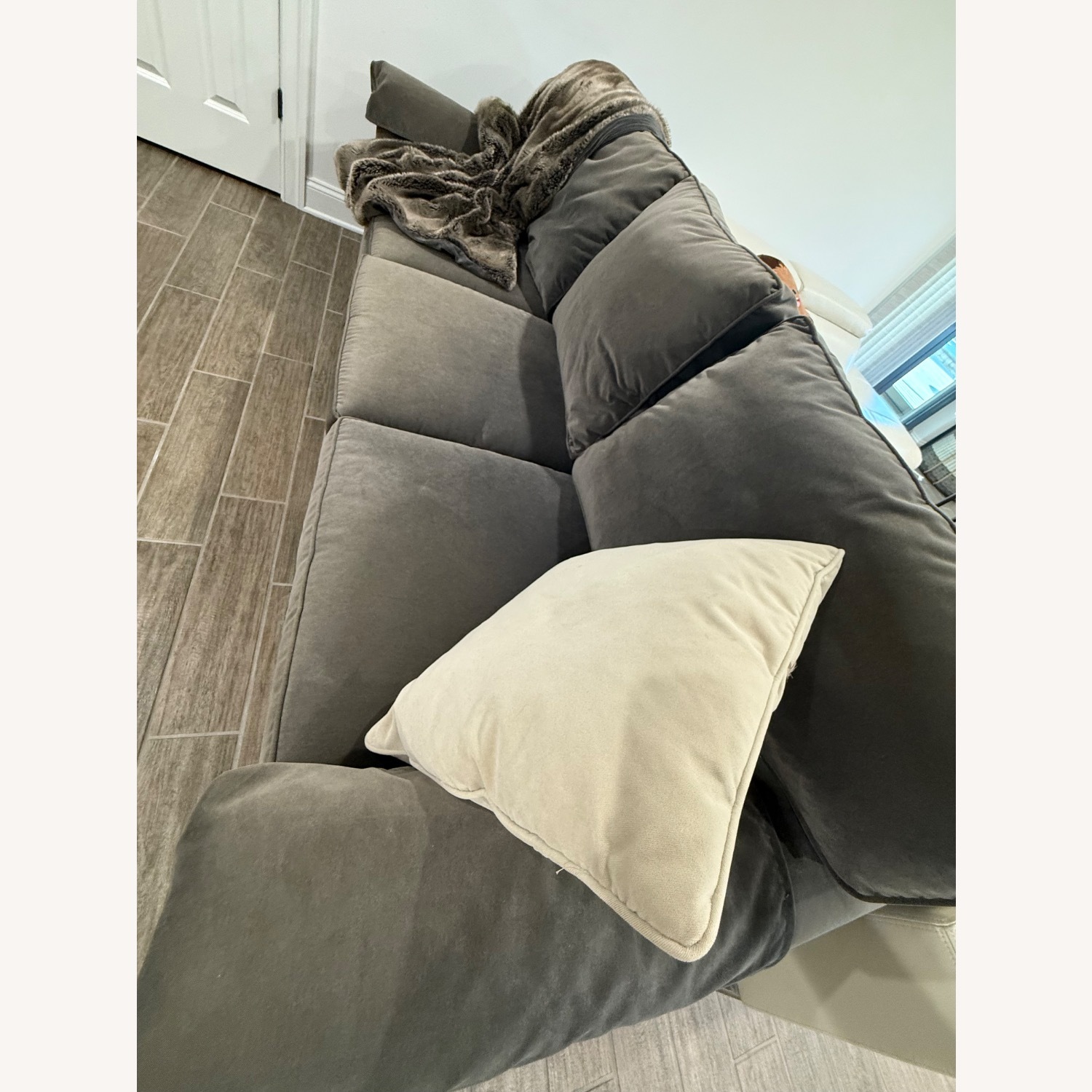 Bassett Studio B Sofa - image-4