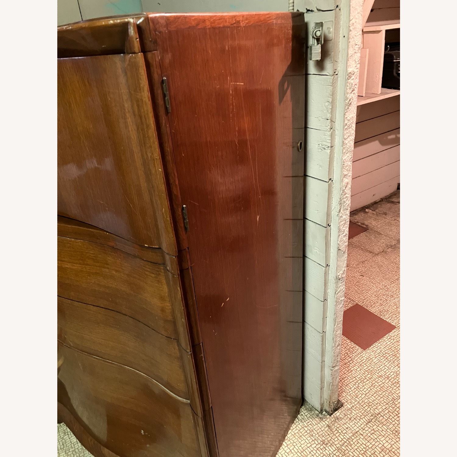 Dresser with a Lock - image-4
