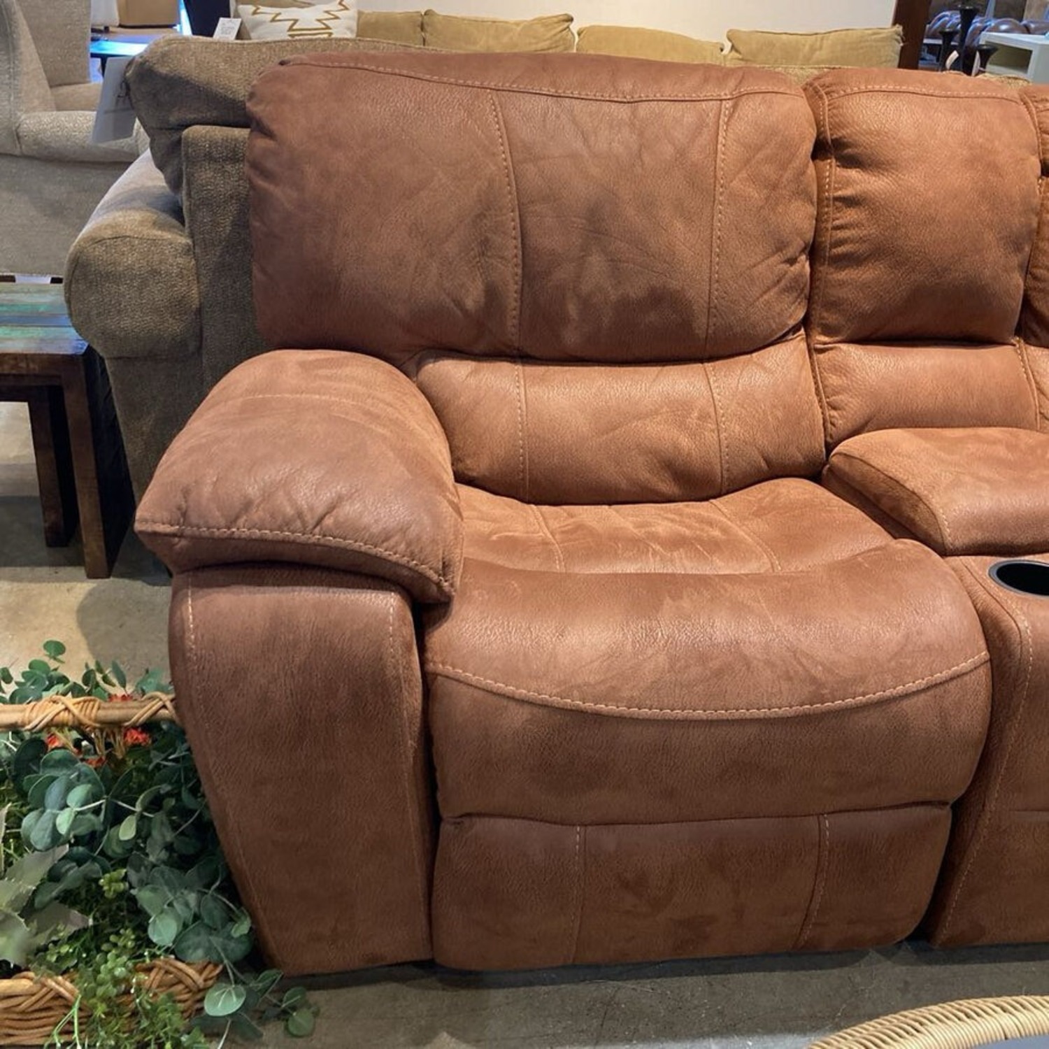 Two-Seat W Center Console Recliner - AptDeco