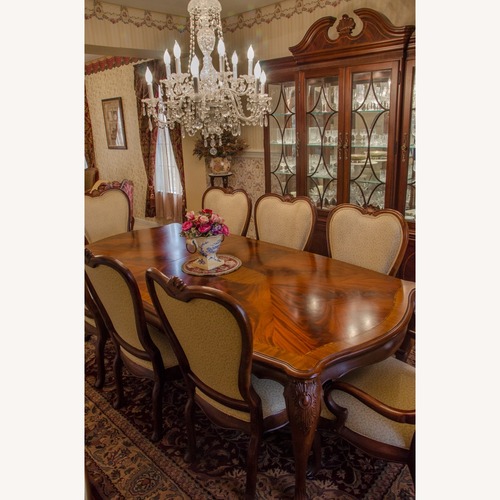 Used Thomasville Dining Set for sale on AptDeco
