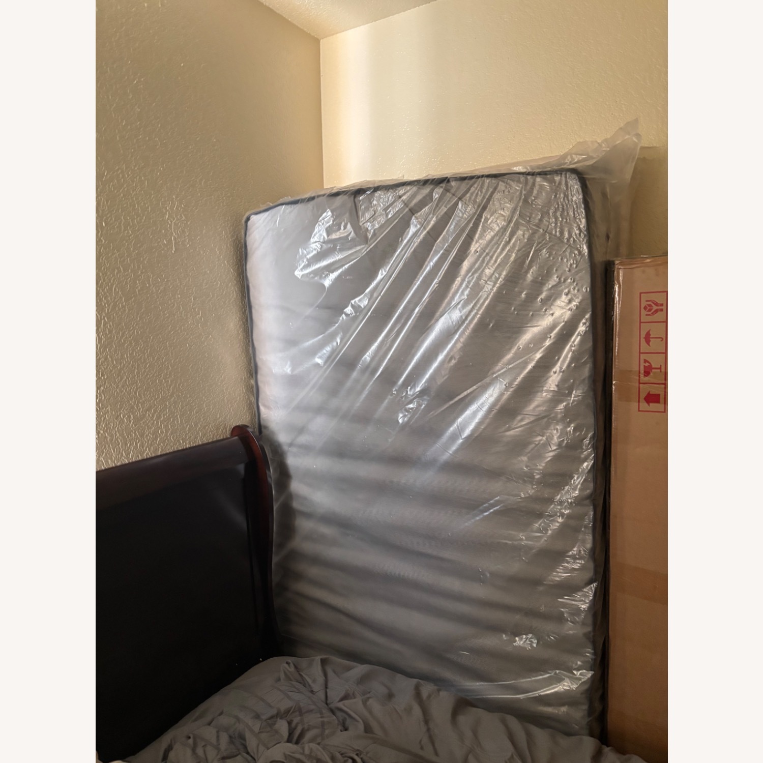 Twin Bed With Bed Frame - image-4