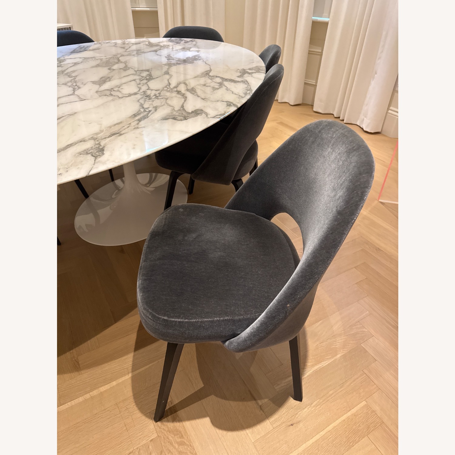 Set of Saarinen Executive Dining Chairs by Knoll - image-1