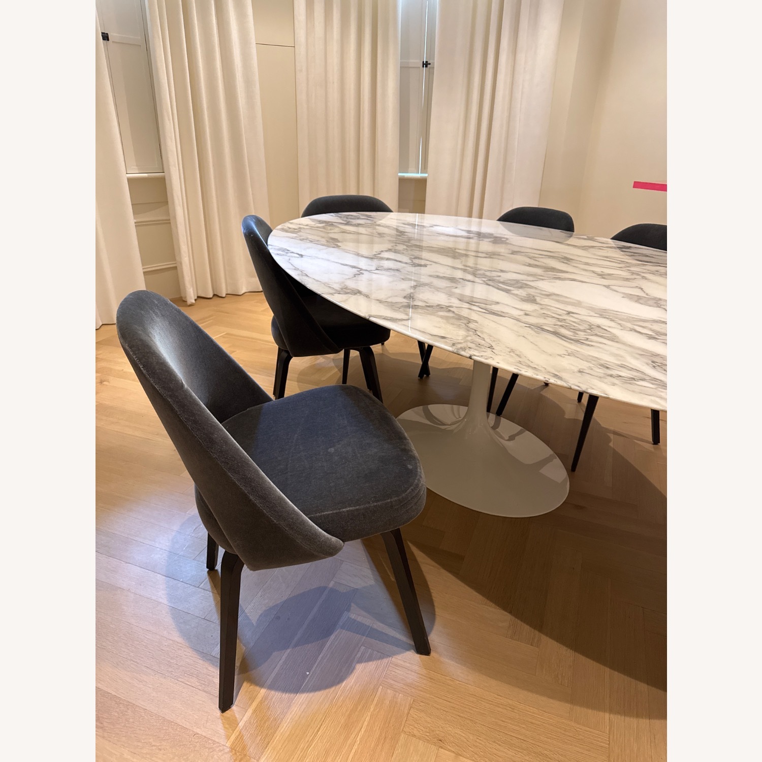 Set of Saarinen Executive Dining Chairs by Knoll - image-3