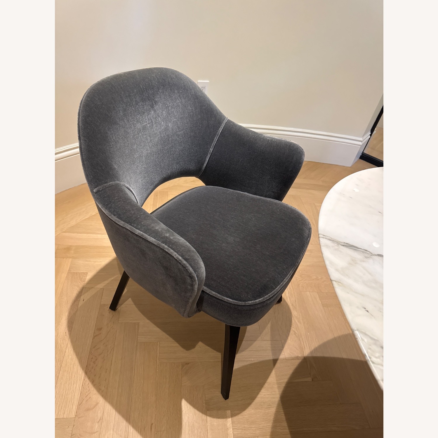 Set of Saarinen Executive Dining Chairs by Knoll - image-2