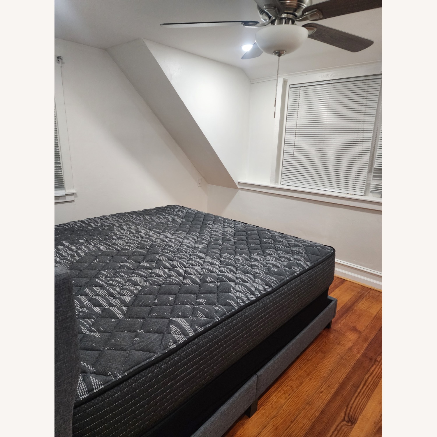 Baylor King Bed - image-2