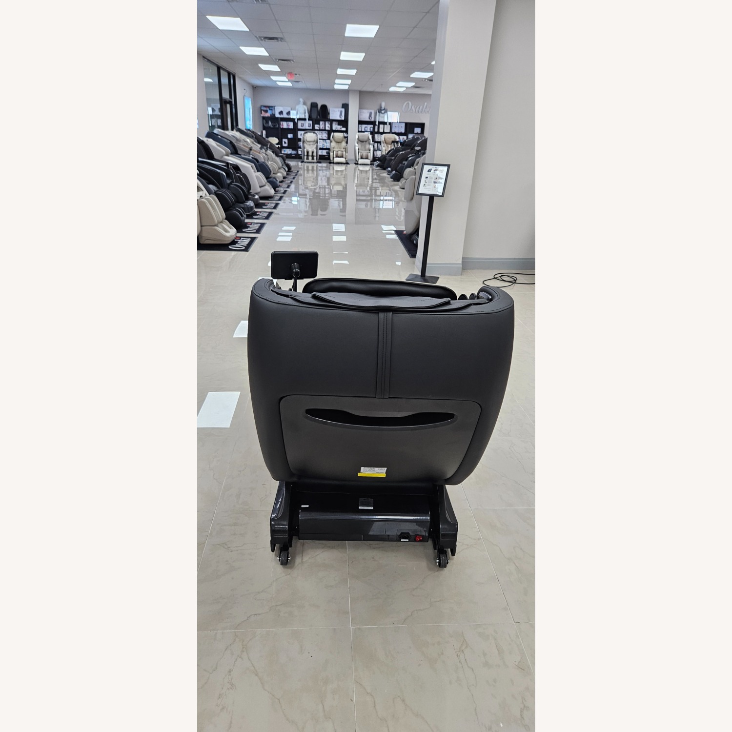 AmaMedic R7 LE Massage Chair  - image-3