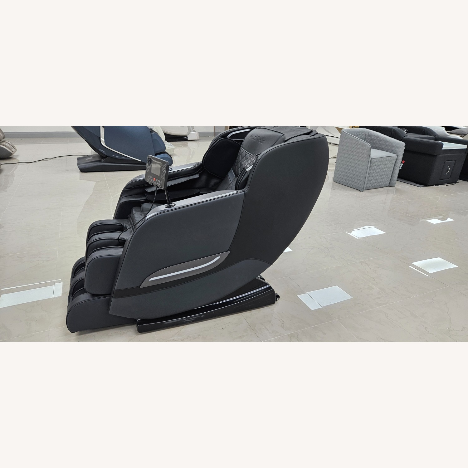 AmaMedic R7 LE Massage Chair  - image-2