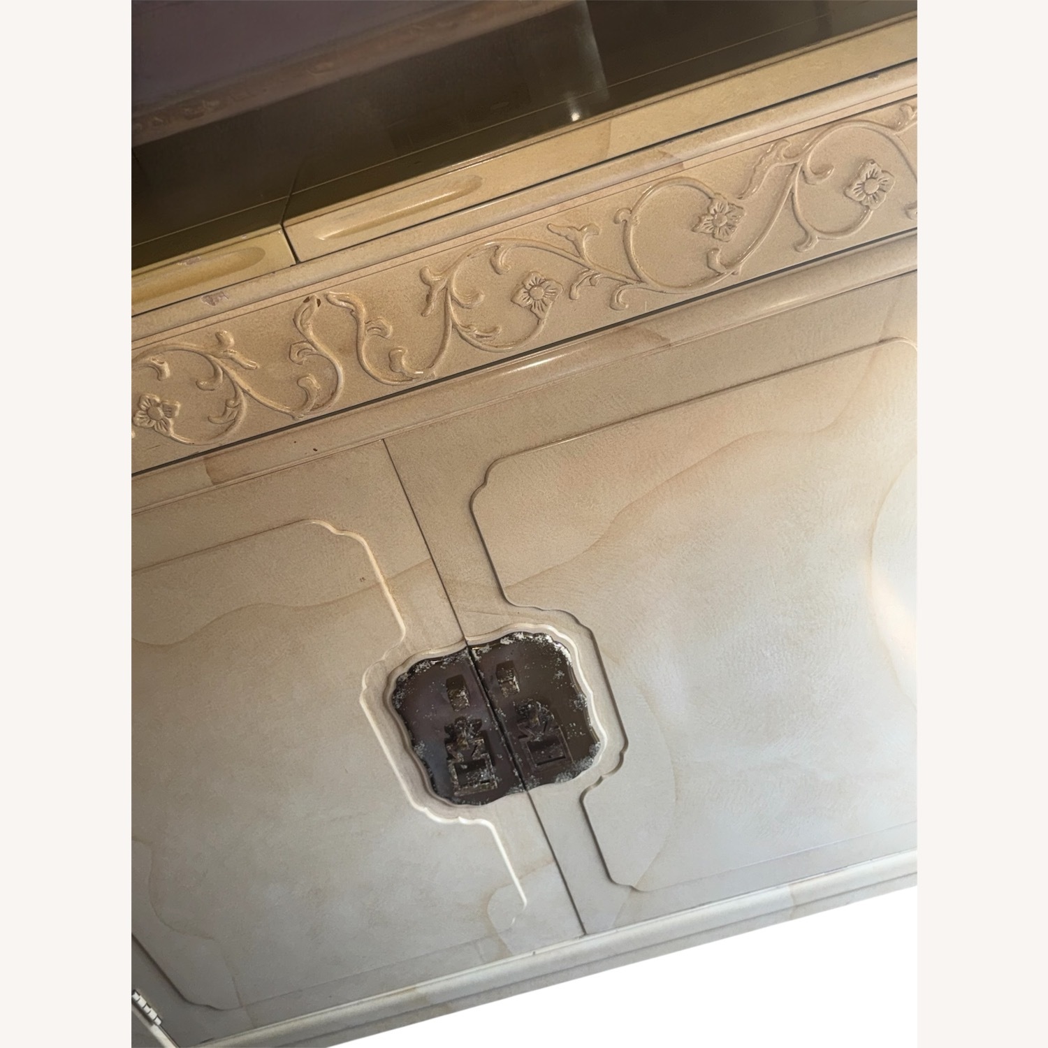 Henredon Vintage Credenza with Bar Cabinet - image-5