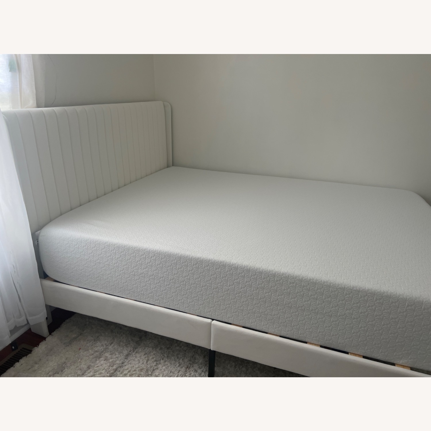 Allewie Queen Size Velvet Bed - image-3