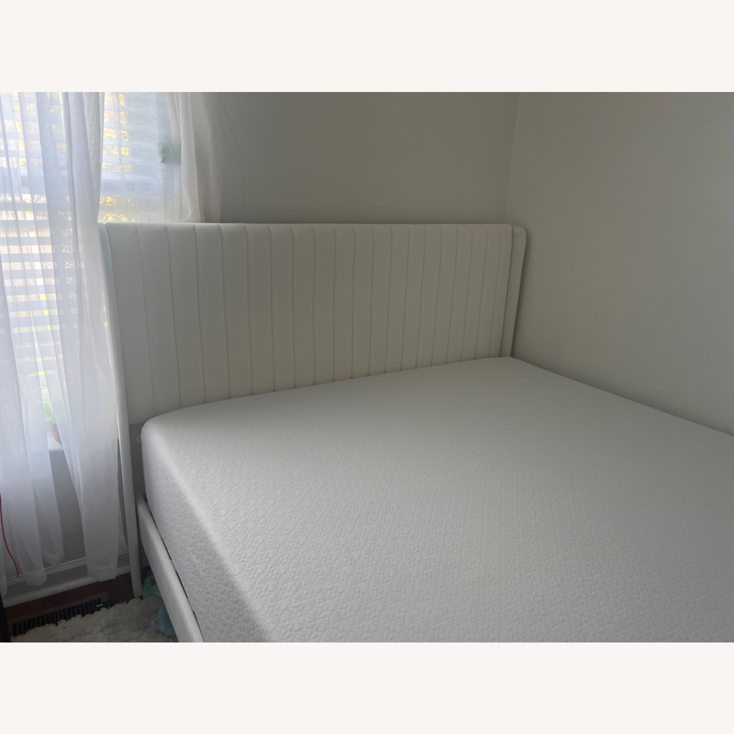 Allewie Queen Size Velvet Bed - image-1