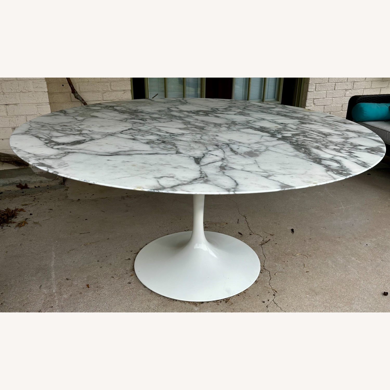 Saarinen 60” in Arabescato Marble Table - image-1