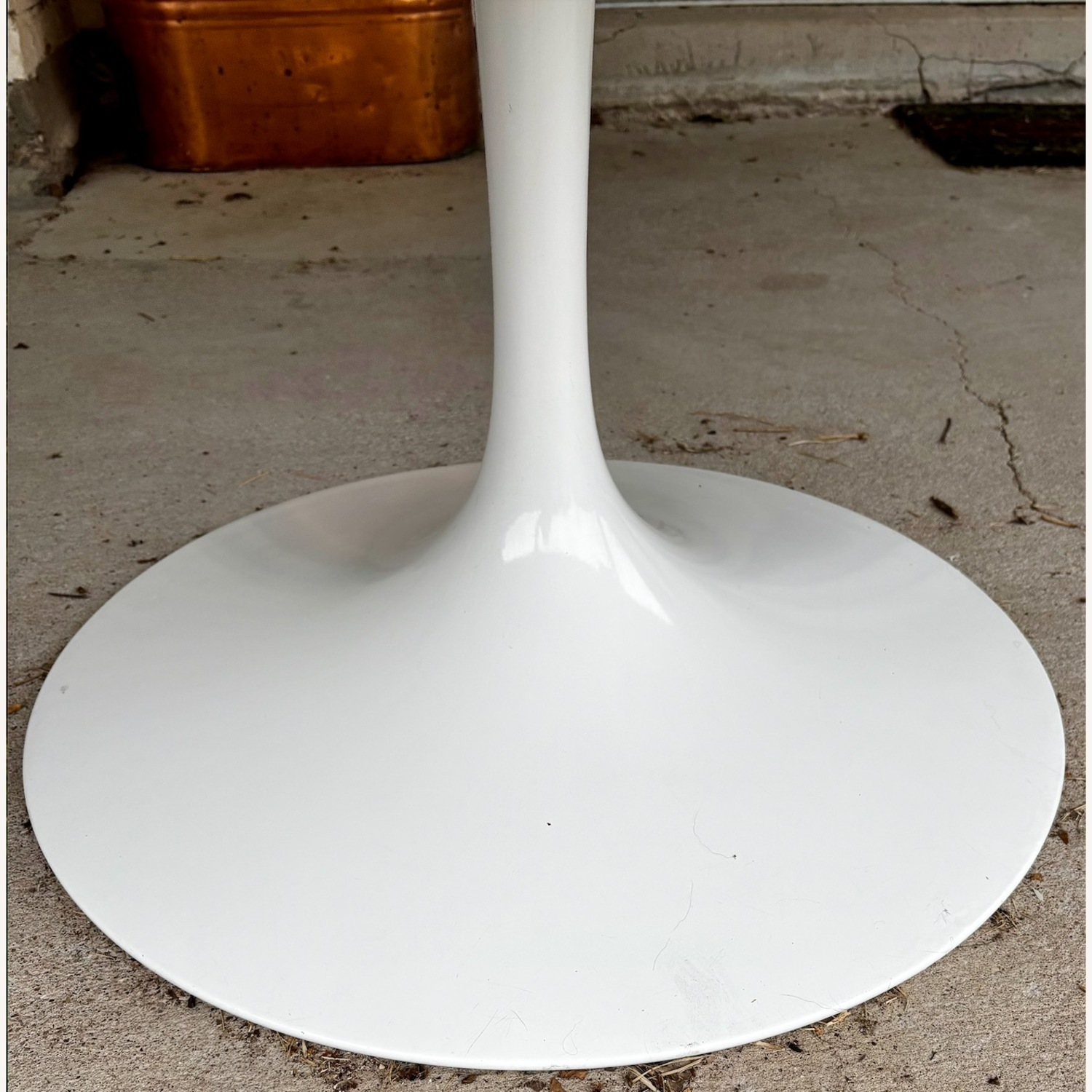 Saarinen 60” in Arabescato Marble Table - image-4