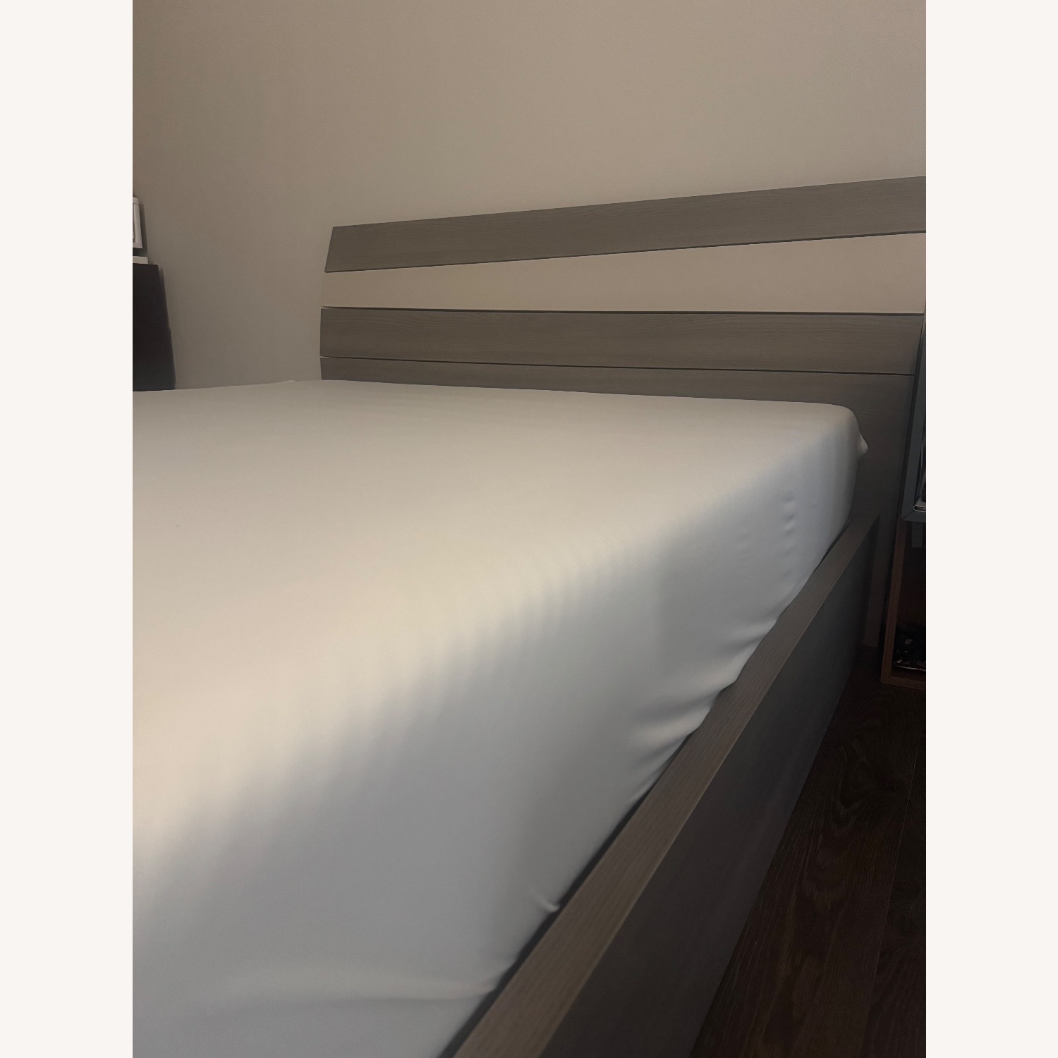 Calligaris Light Gray Wood Queen Bed - image-1