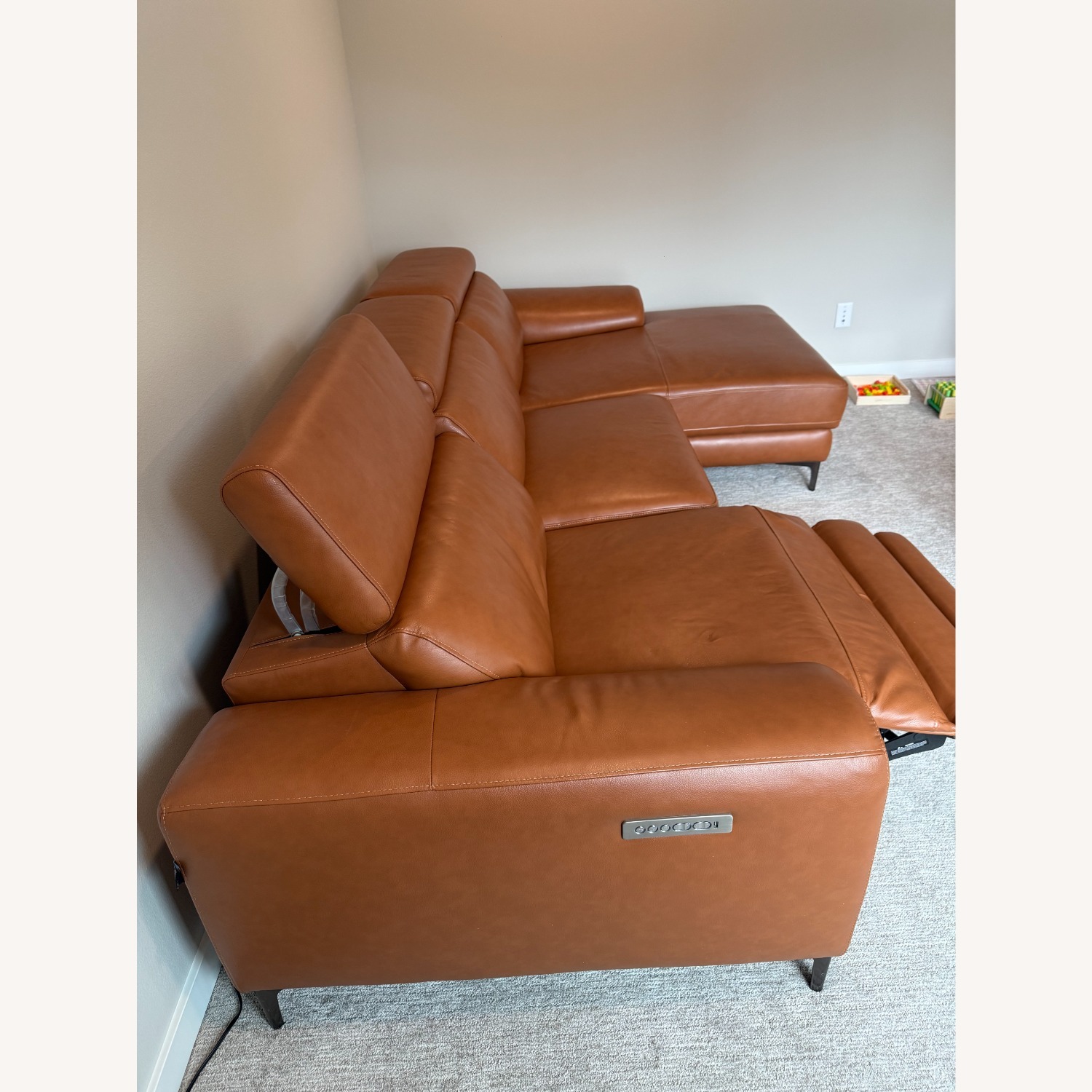 Modani Thompson Powered Sectional - image-3