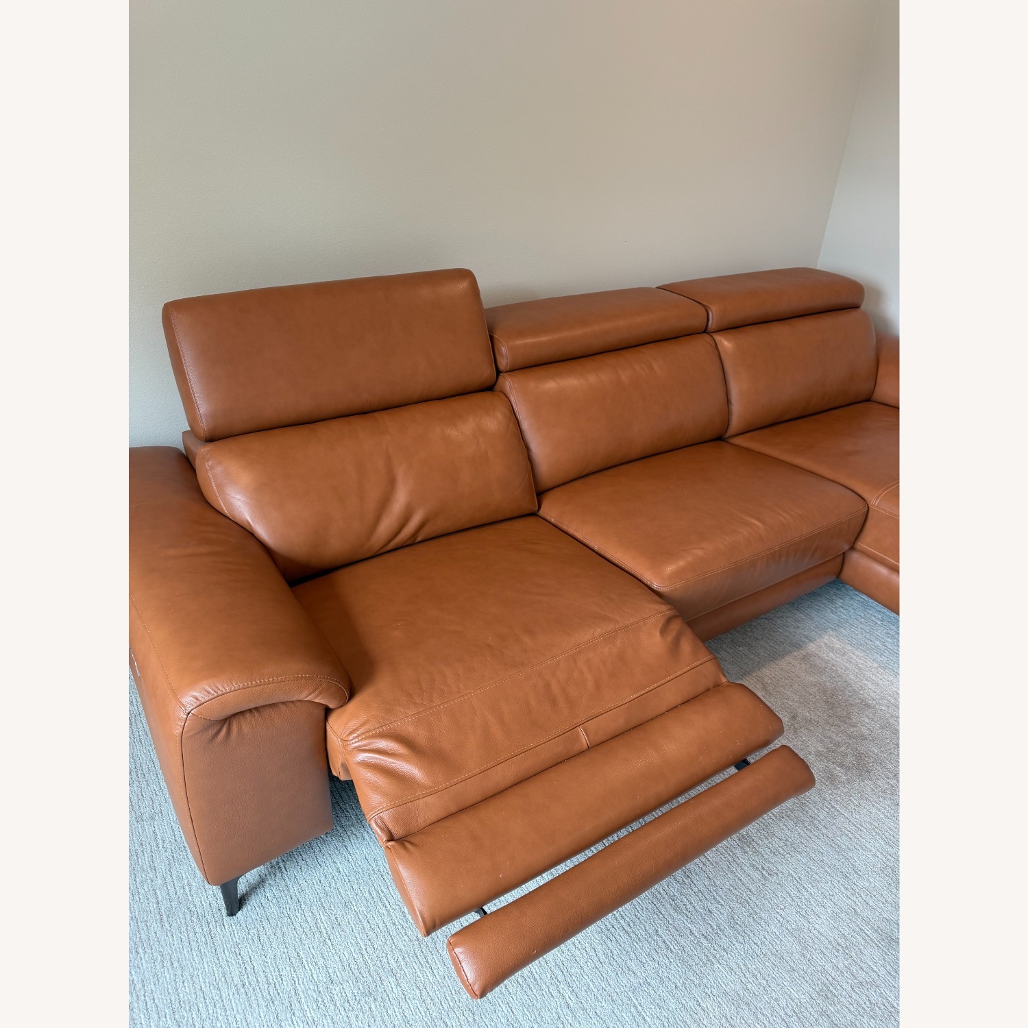 Modani Thompson Powered Sectional - image-4