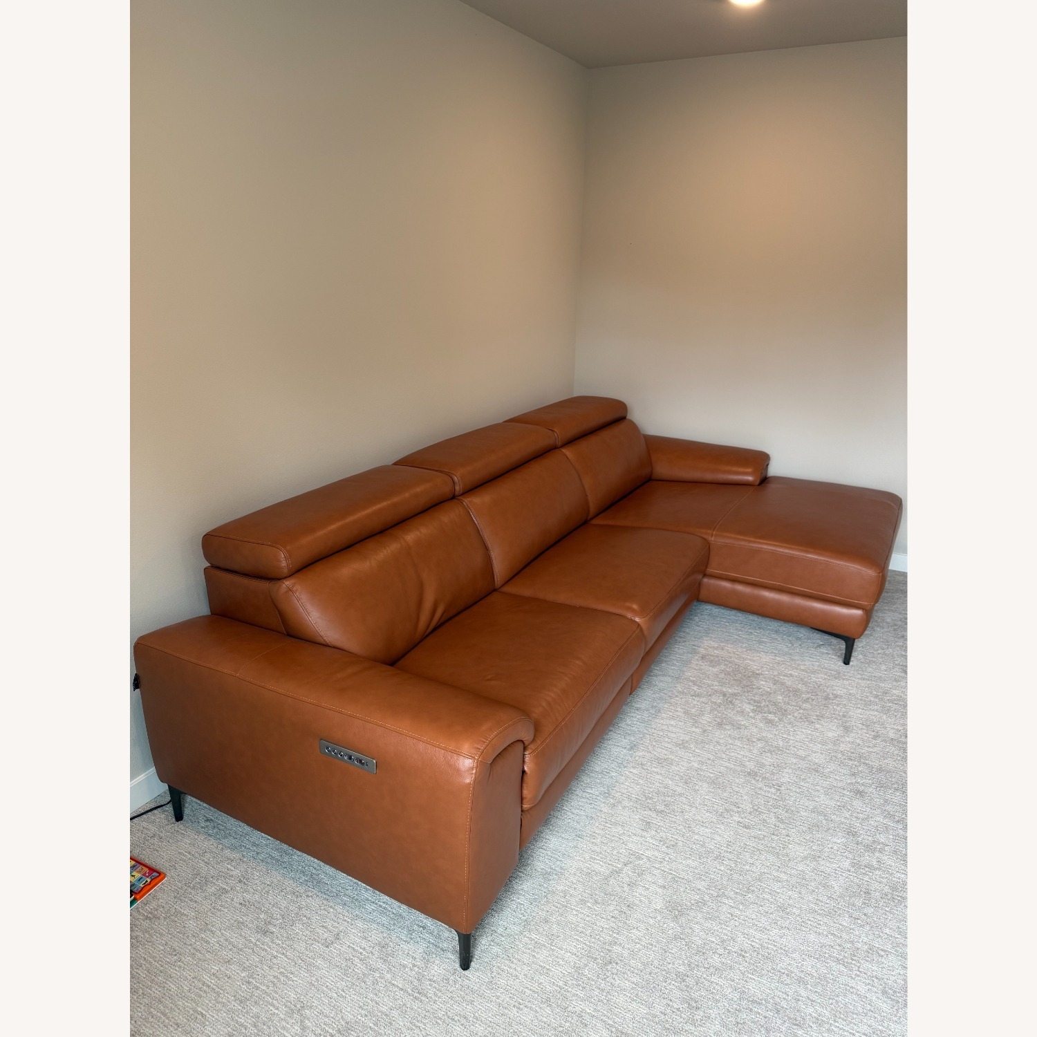 Modani Thompson Powered Sectional - image-2