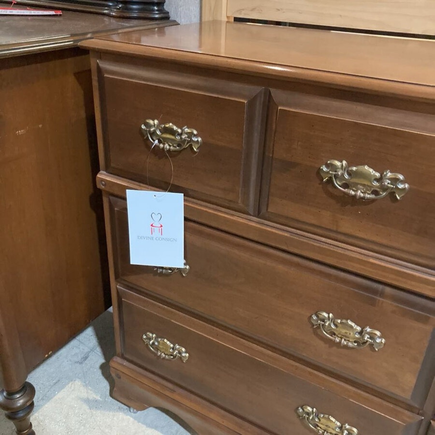 Traditional Solid Wood 6-Drawer Dresser - image-4