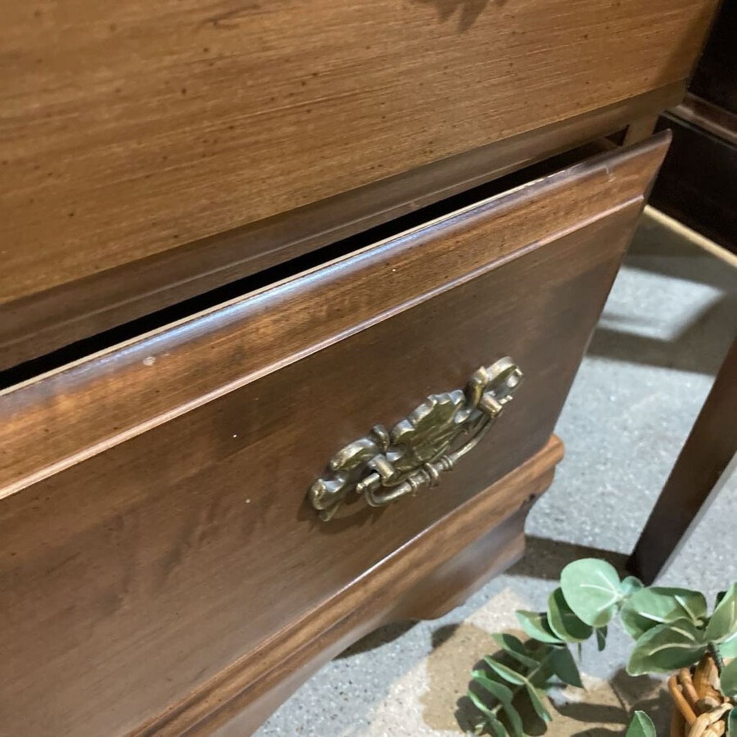 Traditional Solid Wood 6-Drawer Dresser - image-7