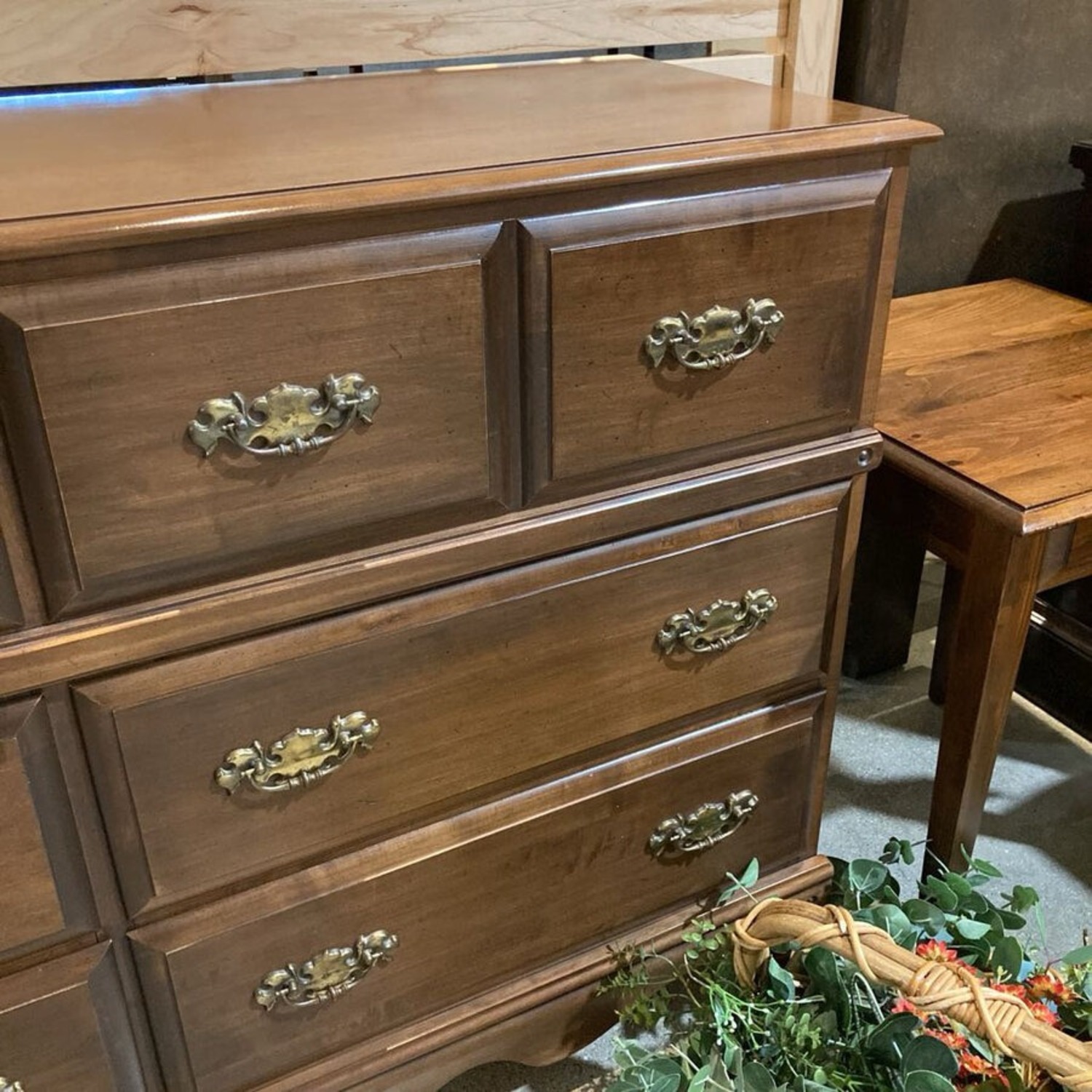 Traditional Solid Wood 6-Drawer Dresser - image-5