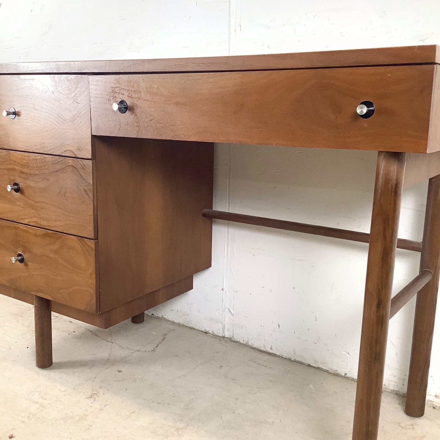 Mid-Century Writing Desk by Stanley - image-16