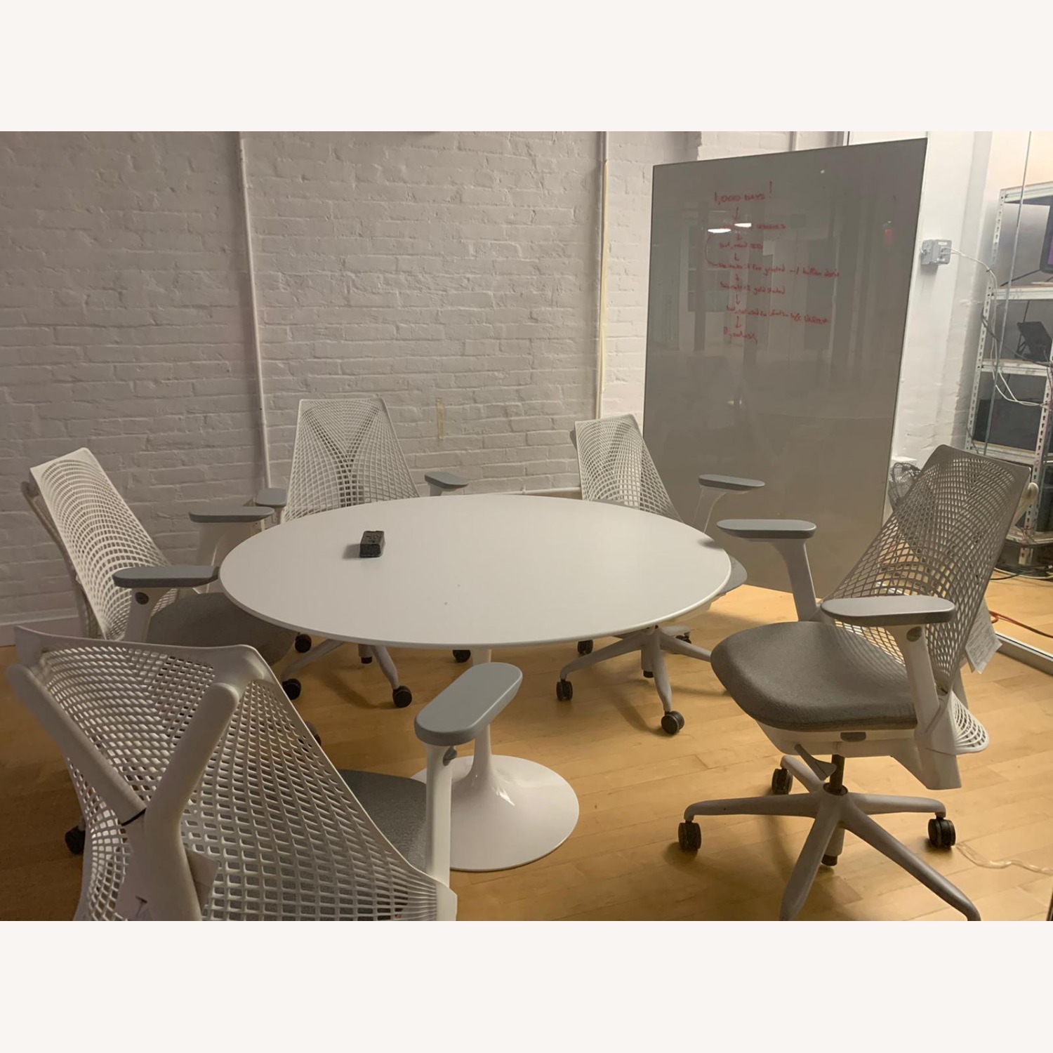 Eero Saarinen Round Dining Table - image-2