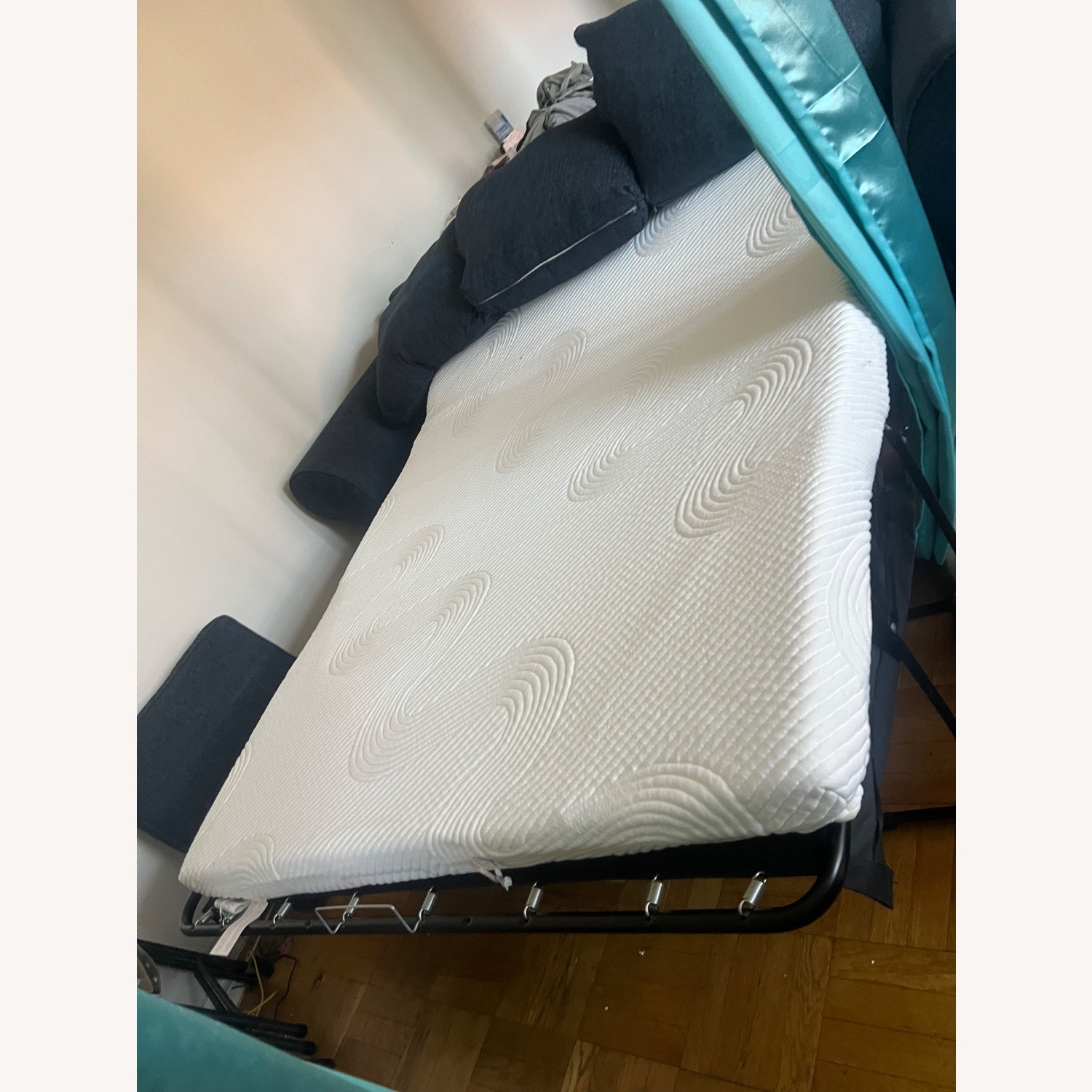 Bob's Discount Furniture Kylie Sofa - image-5