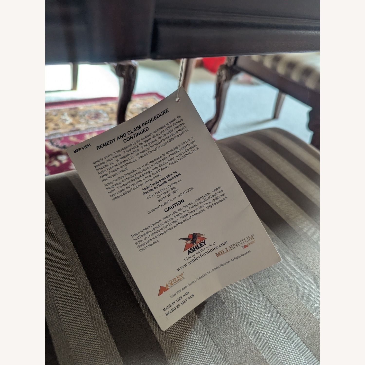 Ashley Furniture Glenn Eagle Dining Set - image-12