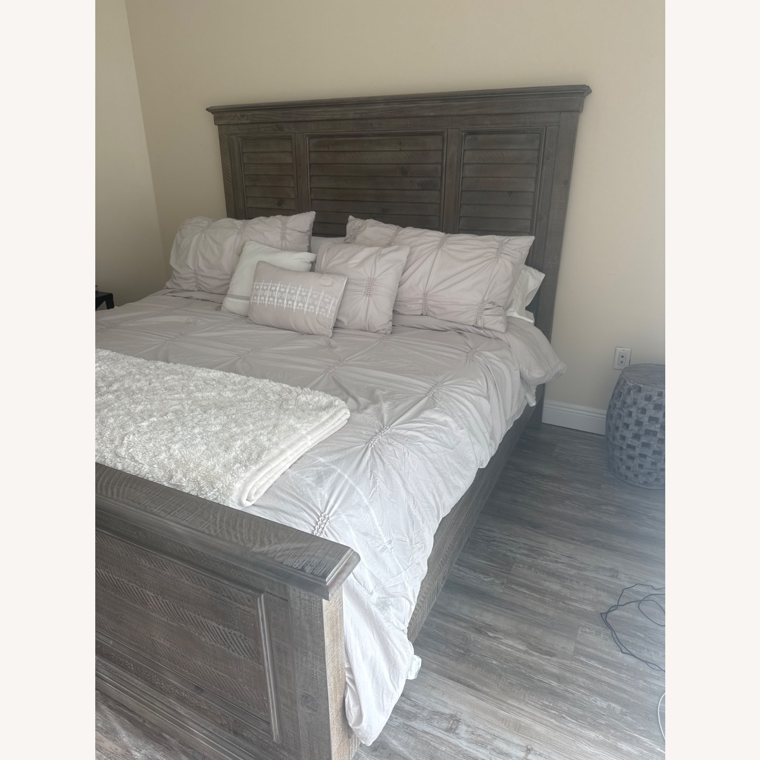 City Furniture King Bed - image-2