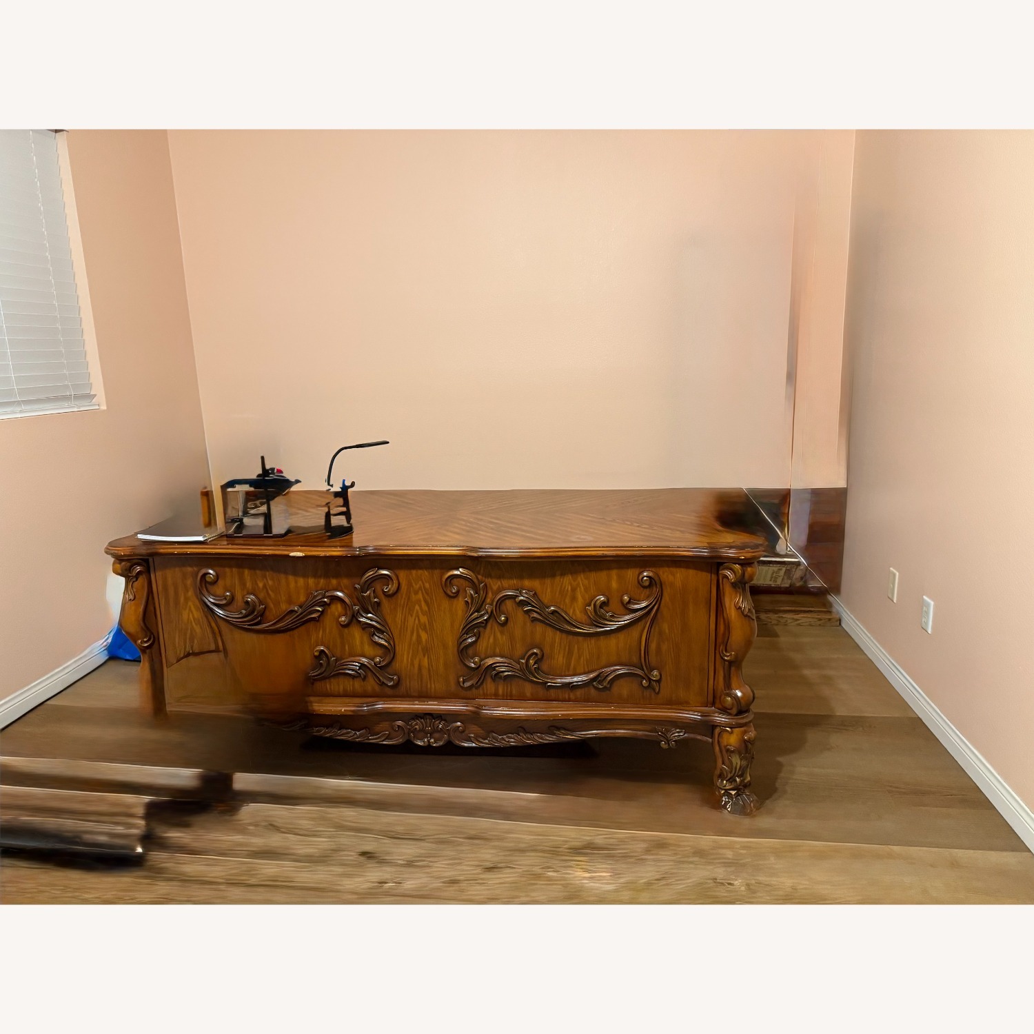 Fancy Elegant Office Desk - image-1