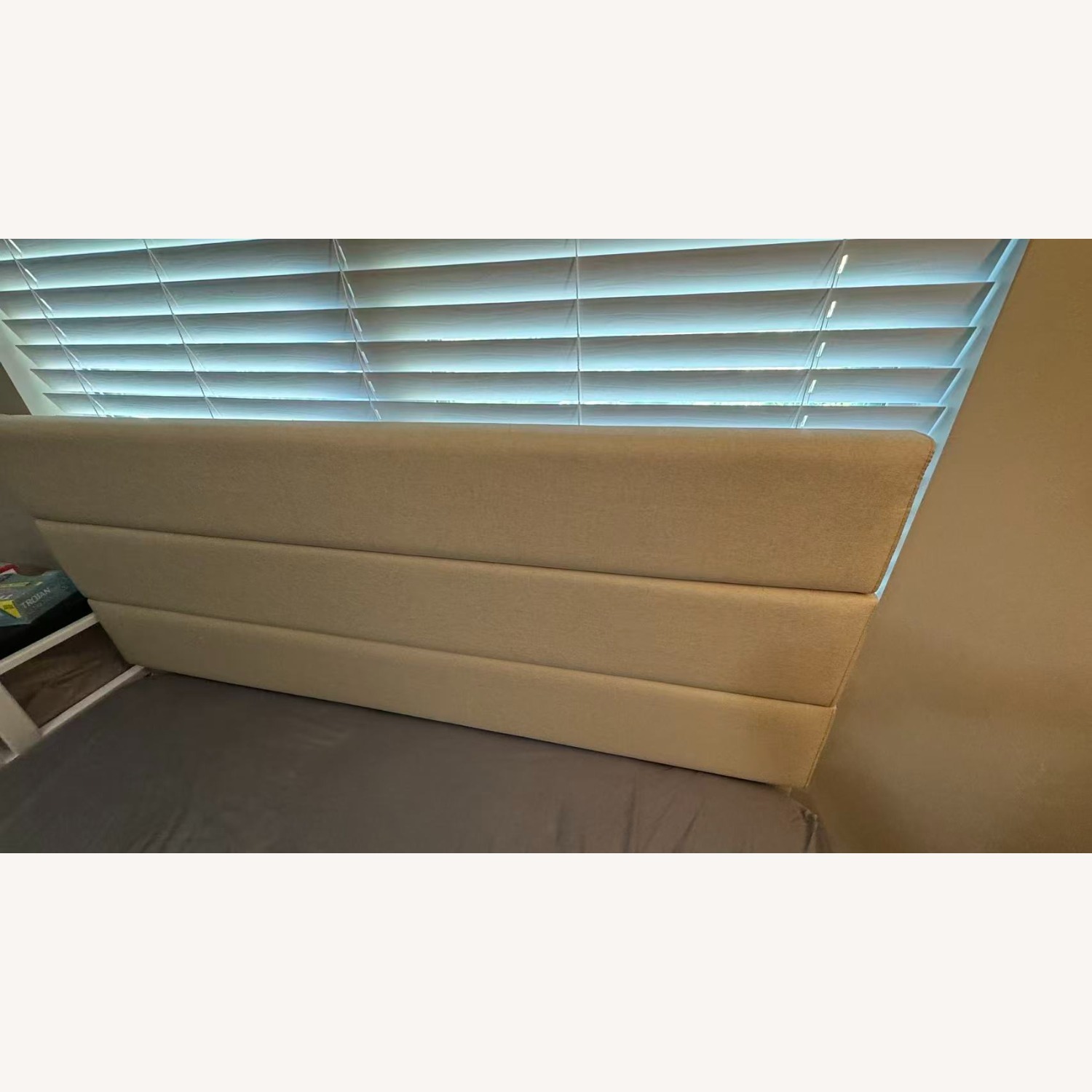 Allewie Queen Size Platform Bed - image-4