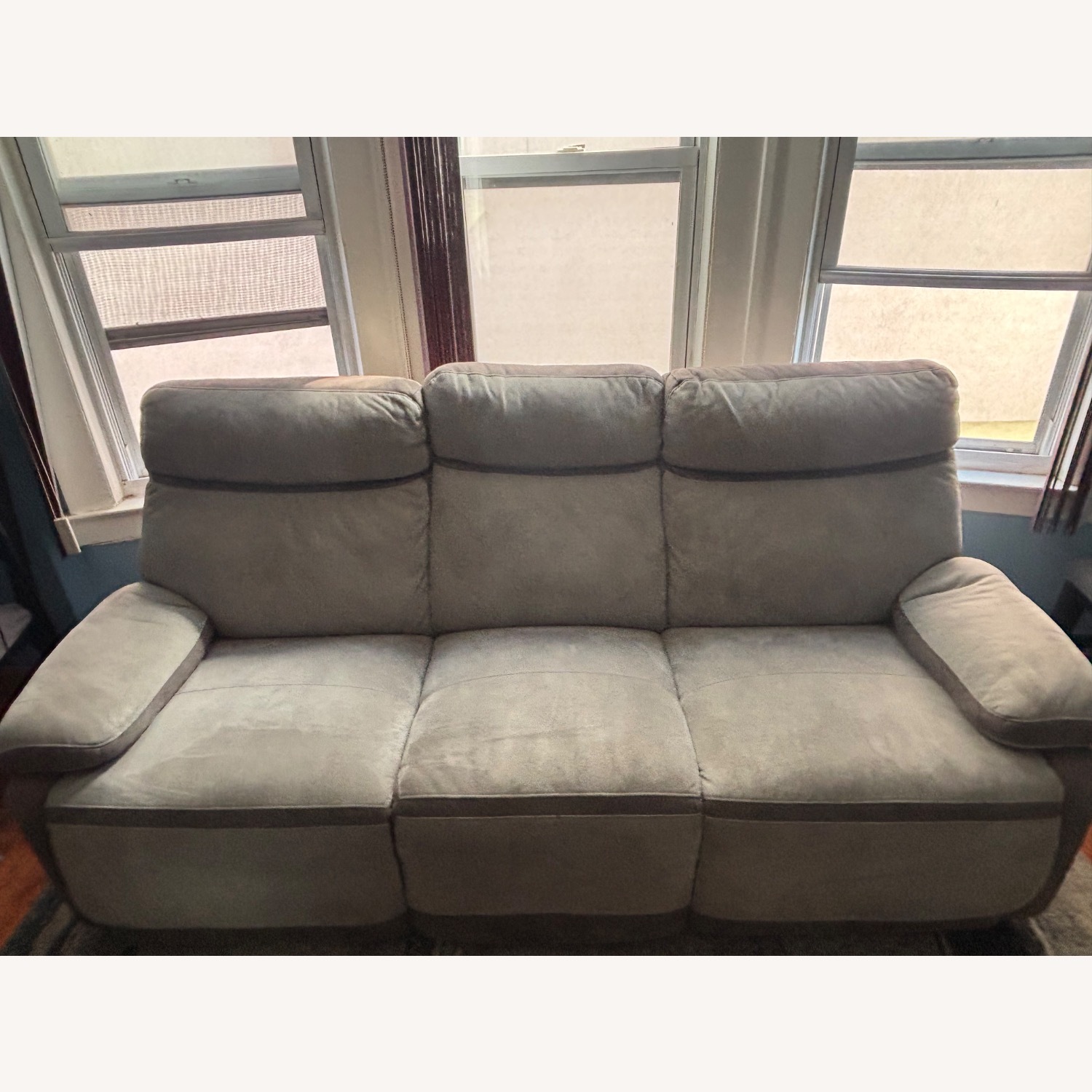 Raymour & Flanigan Light Gray 3+1 Reclining Sofa - image-5