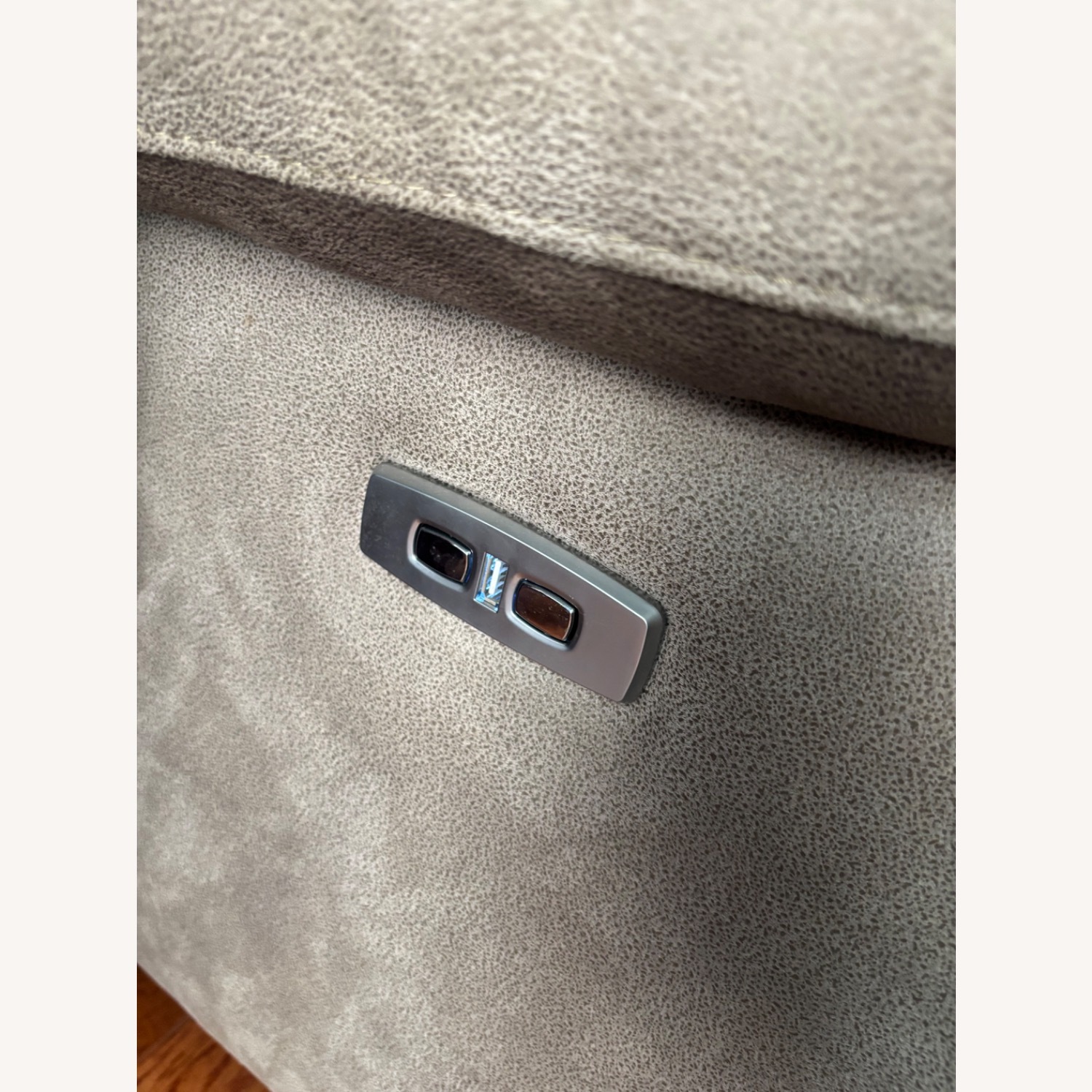 Raymour & Flanigan Light Gray 3+1 Reclining Sofa - image-8