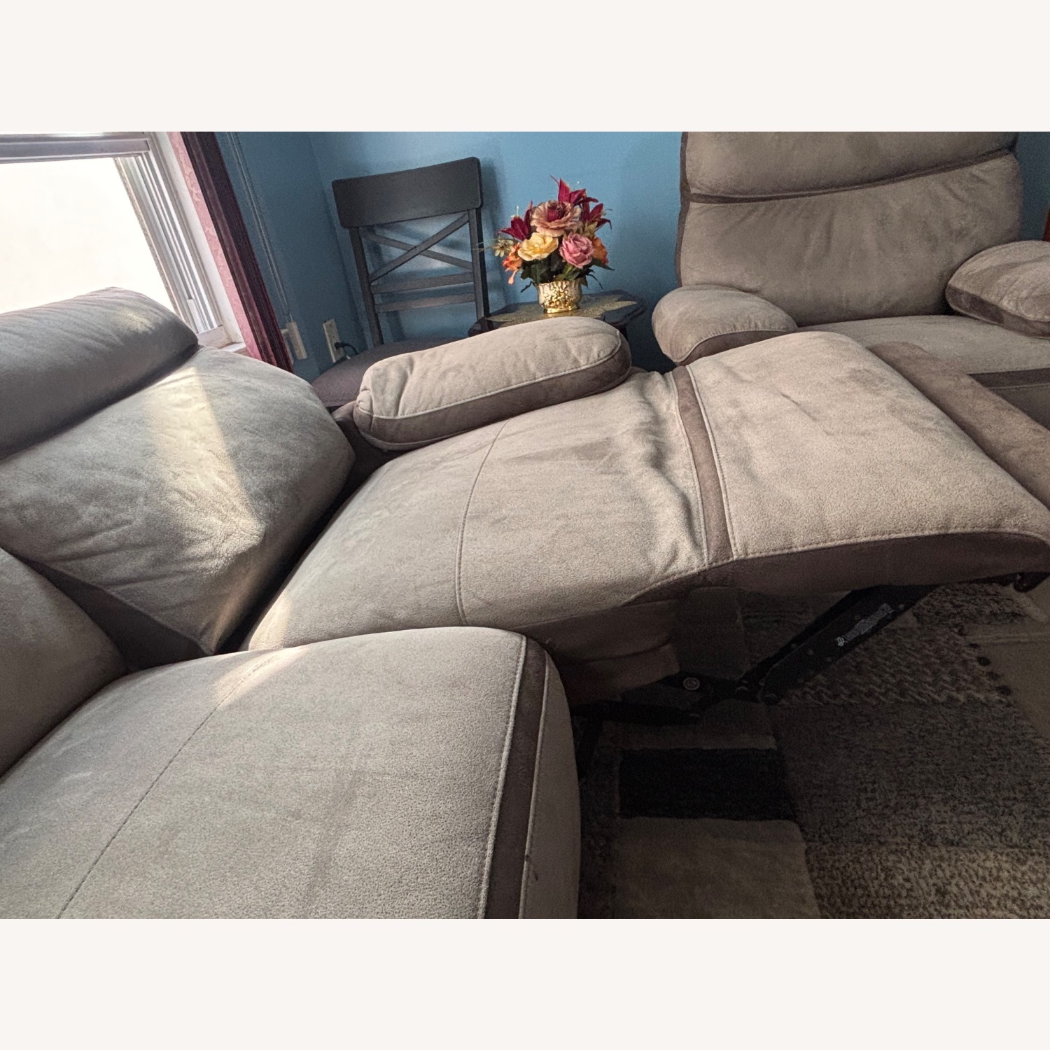 Raymour & Flanigan Light Gray 3+1 Reclining Sofa - image-7