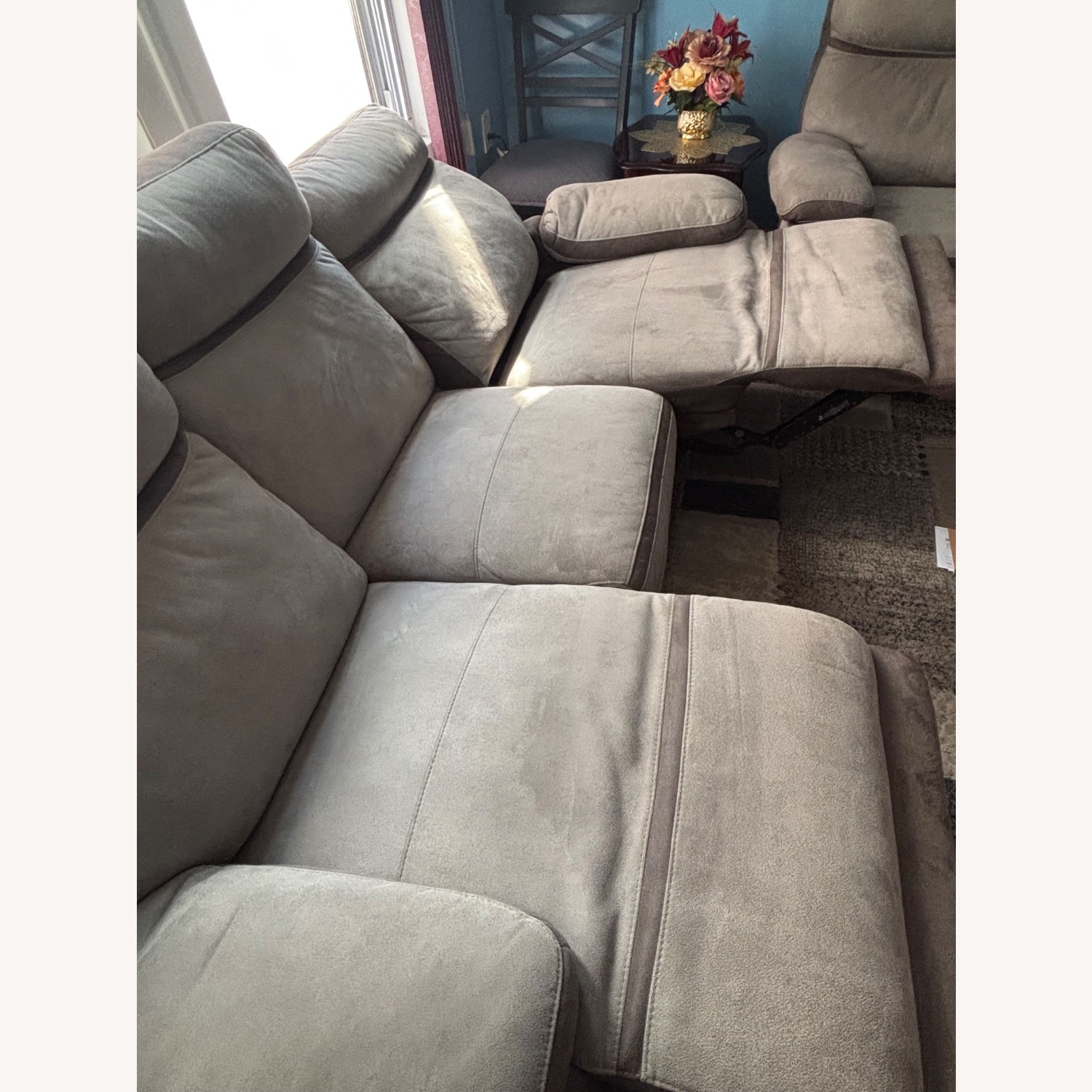 Raymour & Flanigan Light Gray 3+1 Reclining Sofa - image-6