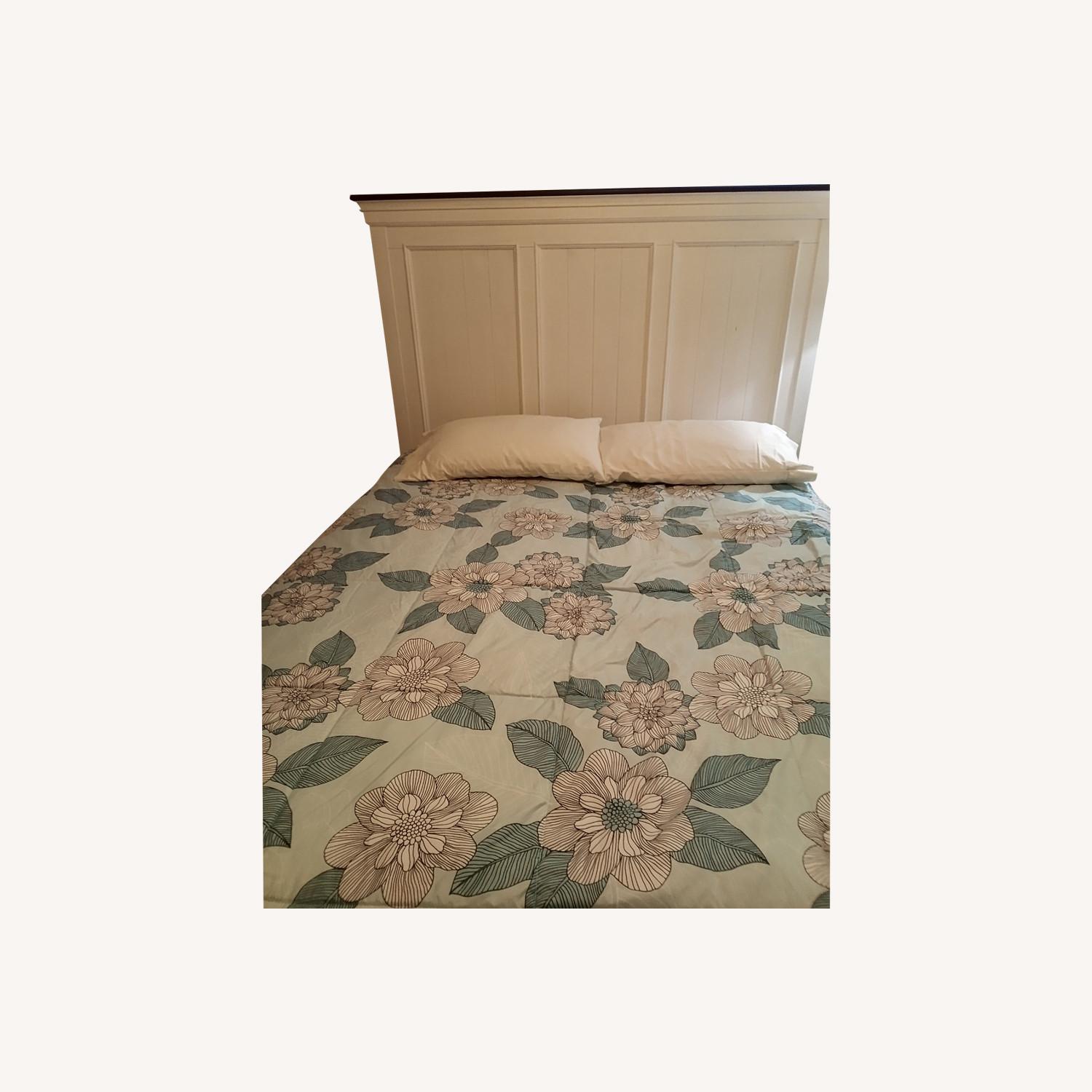 Liberty Furniture Queen Bed Frame - image-0