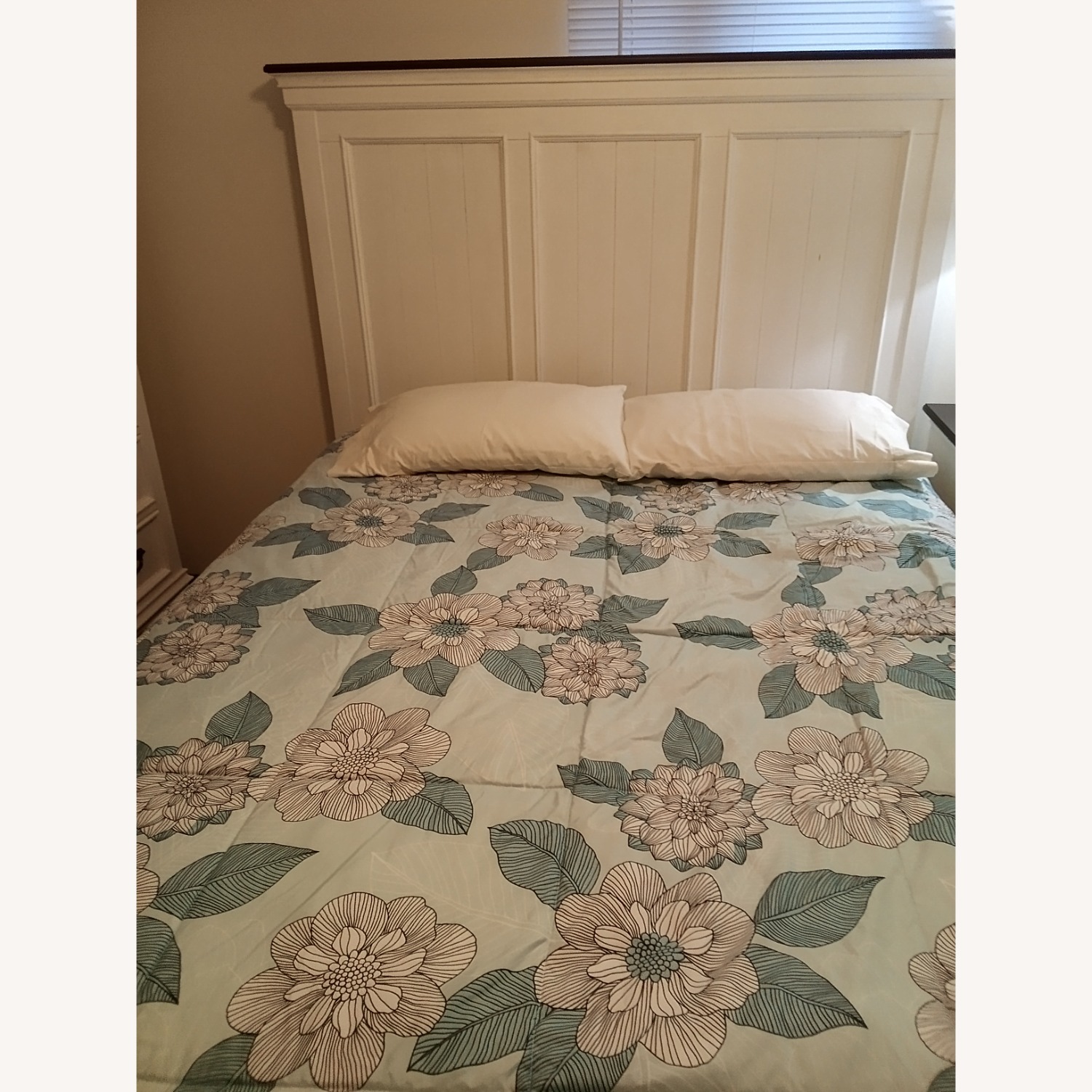 Liberty Furniture Queen Bed Frame - image-1