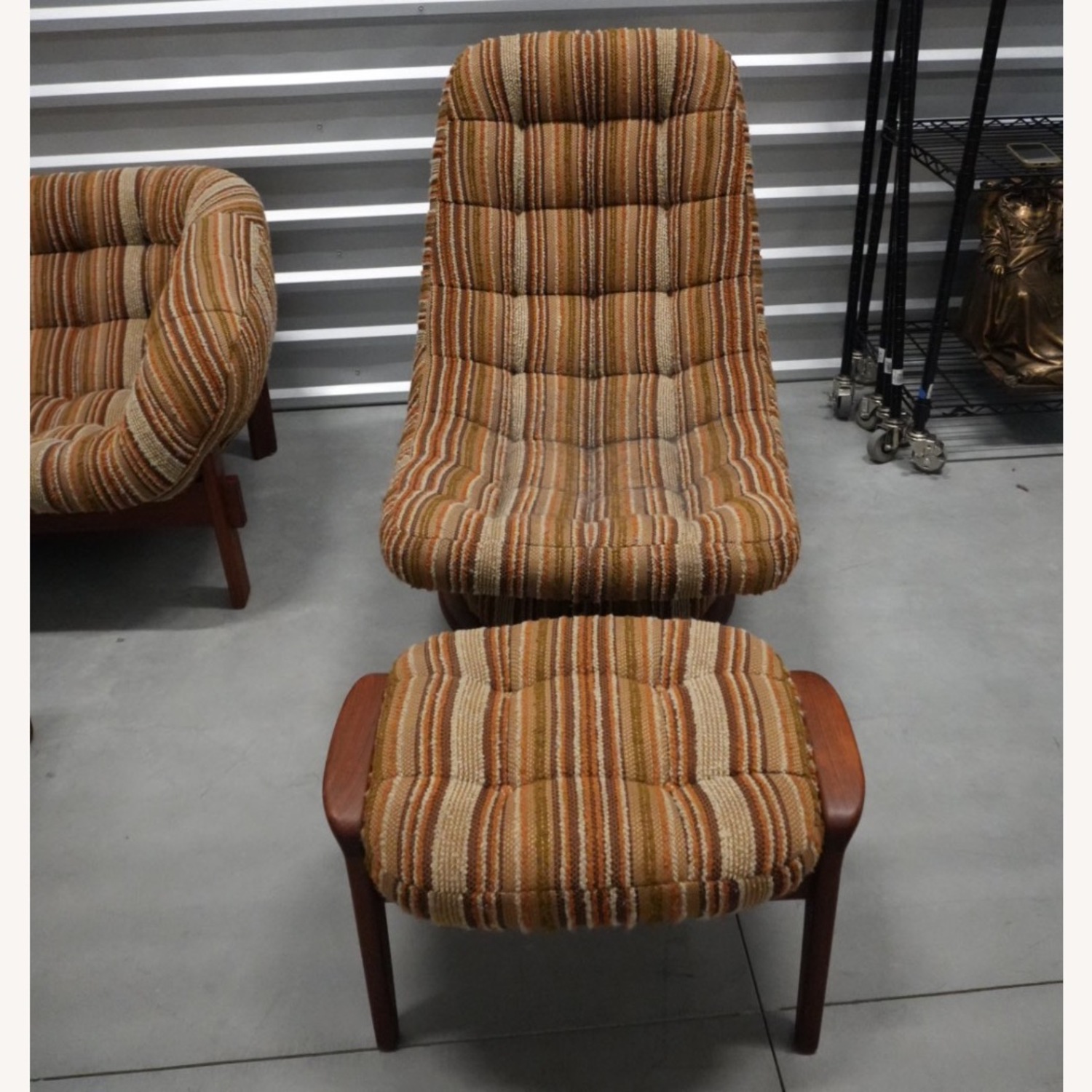 Mid-Century Modern Lounge Chair & Ottoman - image-0