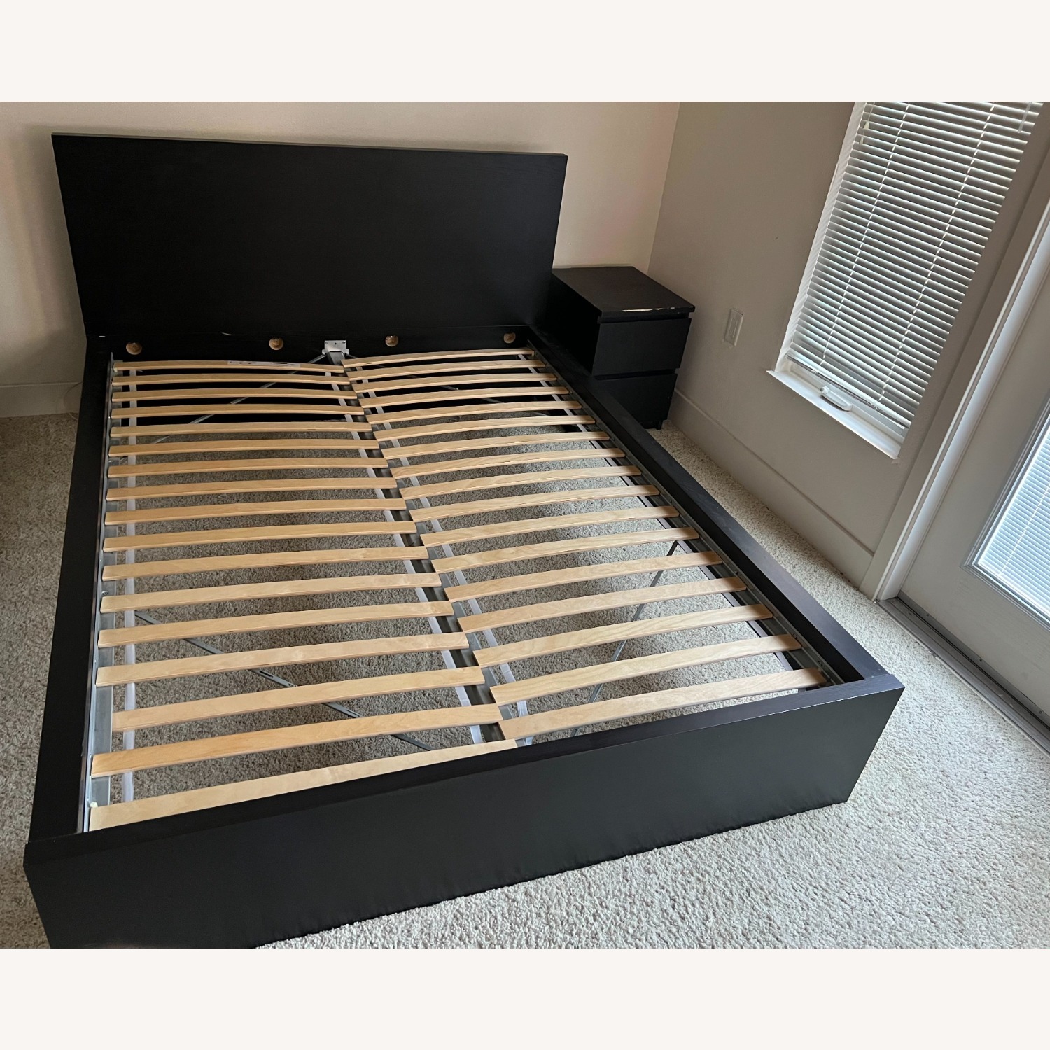 クイーンサイズ ブラックベッドフレーム < IKEA MALM > IKEA Malm Black Wood Veneer Queen Bed - AptDeco