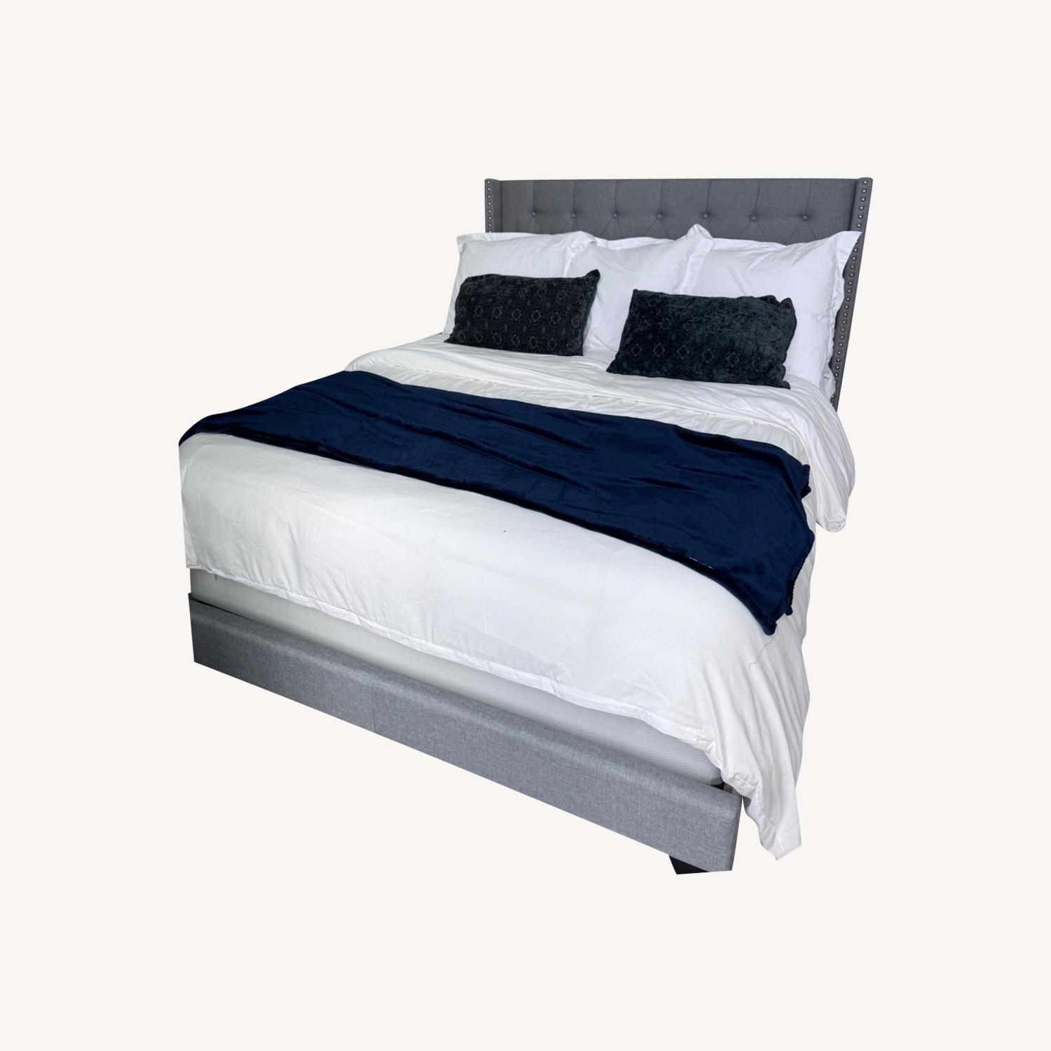 Gray Tufted Queen Bed - image-0