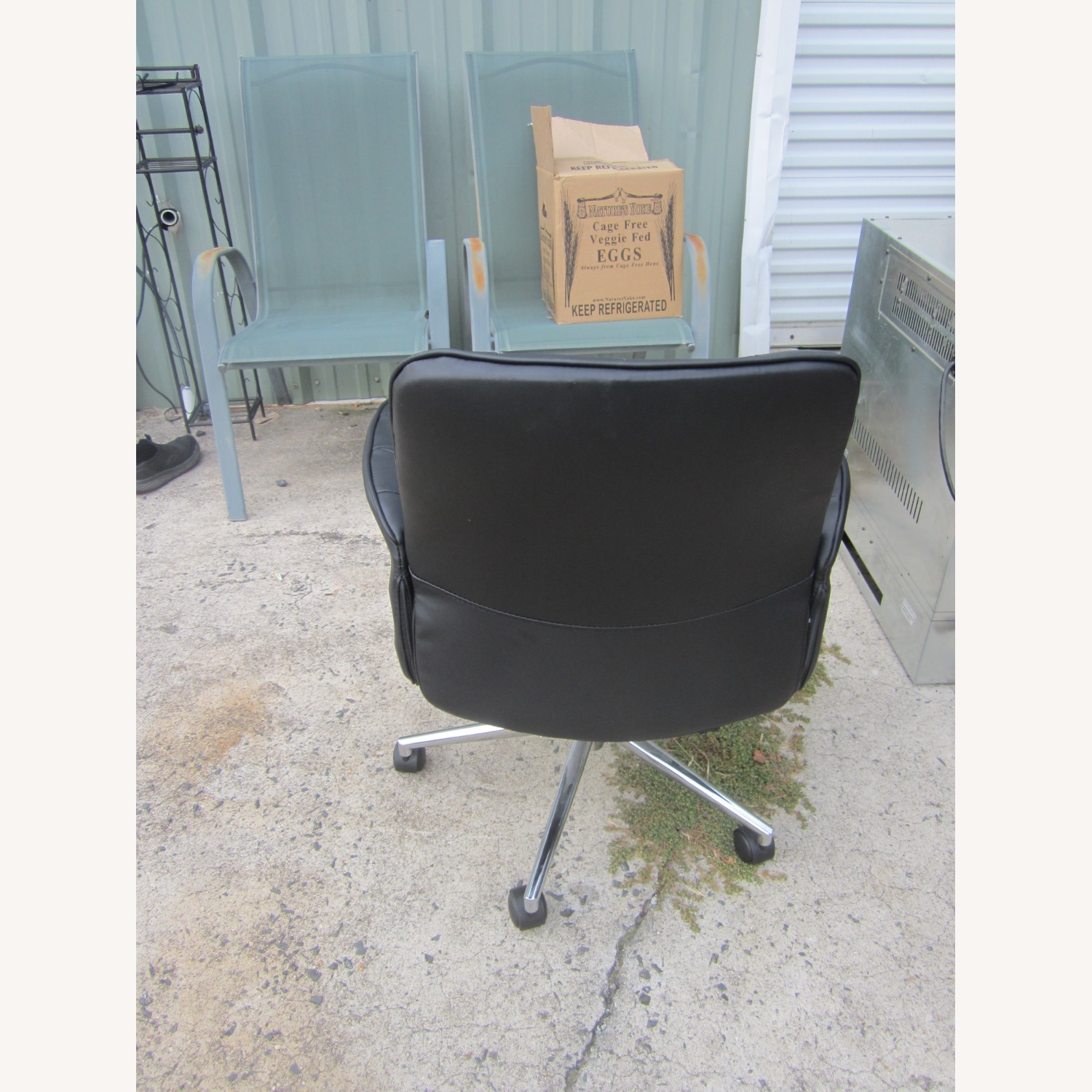Rolling Black Office Chair Chrome Frame - image-3