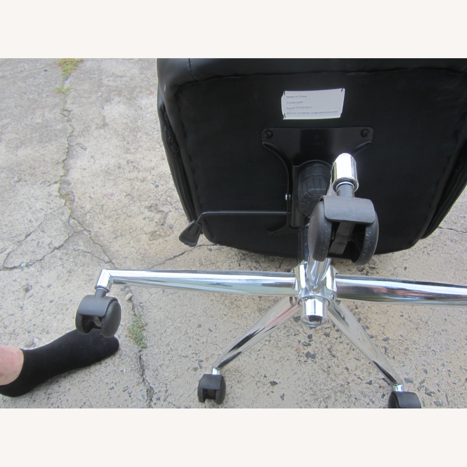 Rolling Black Office Chair Chrome Frame - image-5