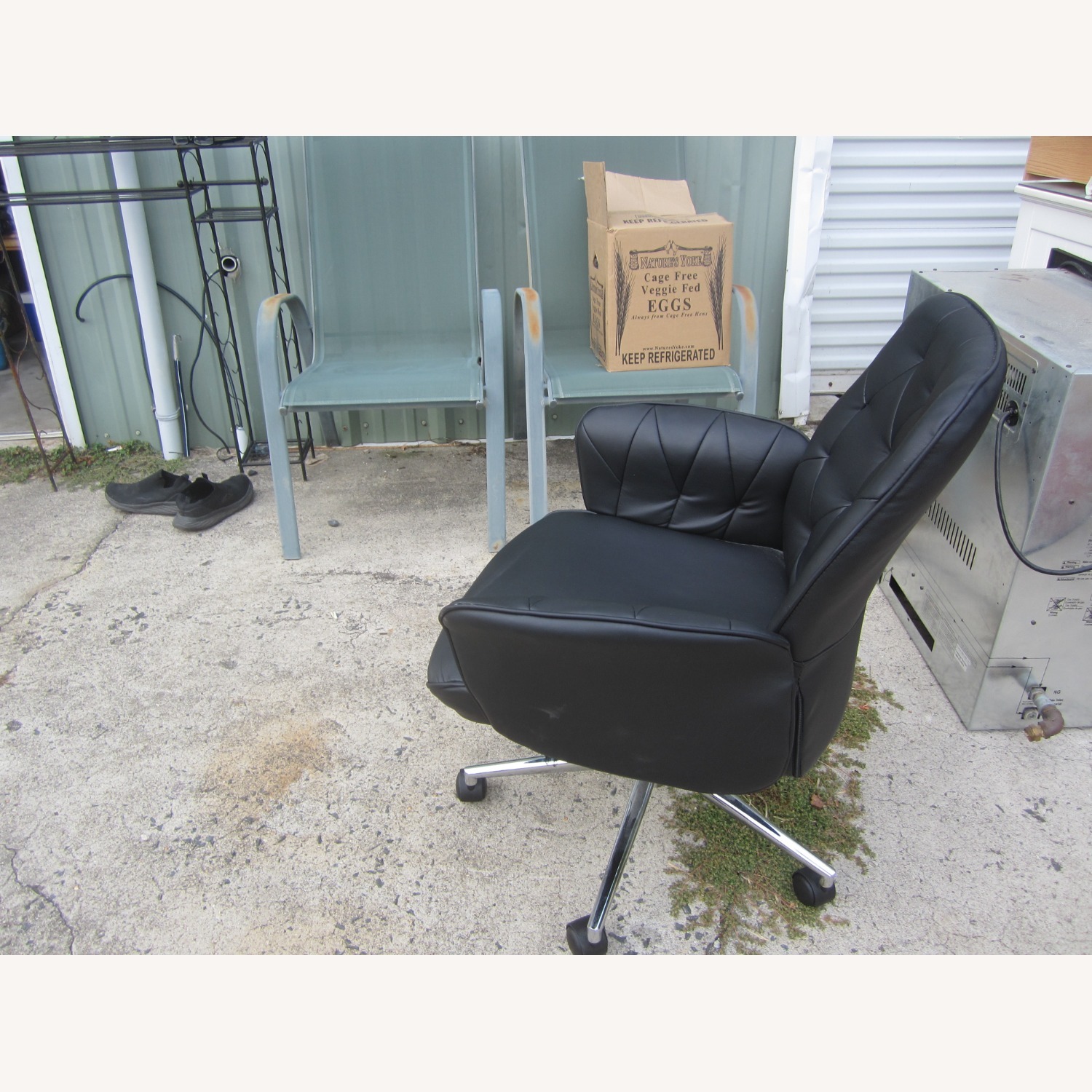 Rolling Black Office Chair Chrome Frame - image-6