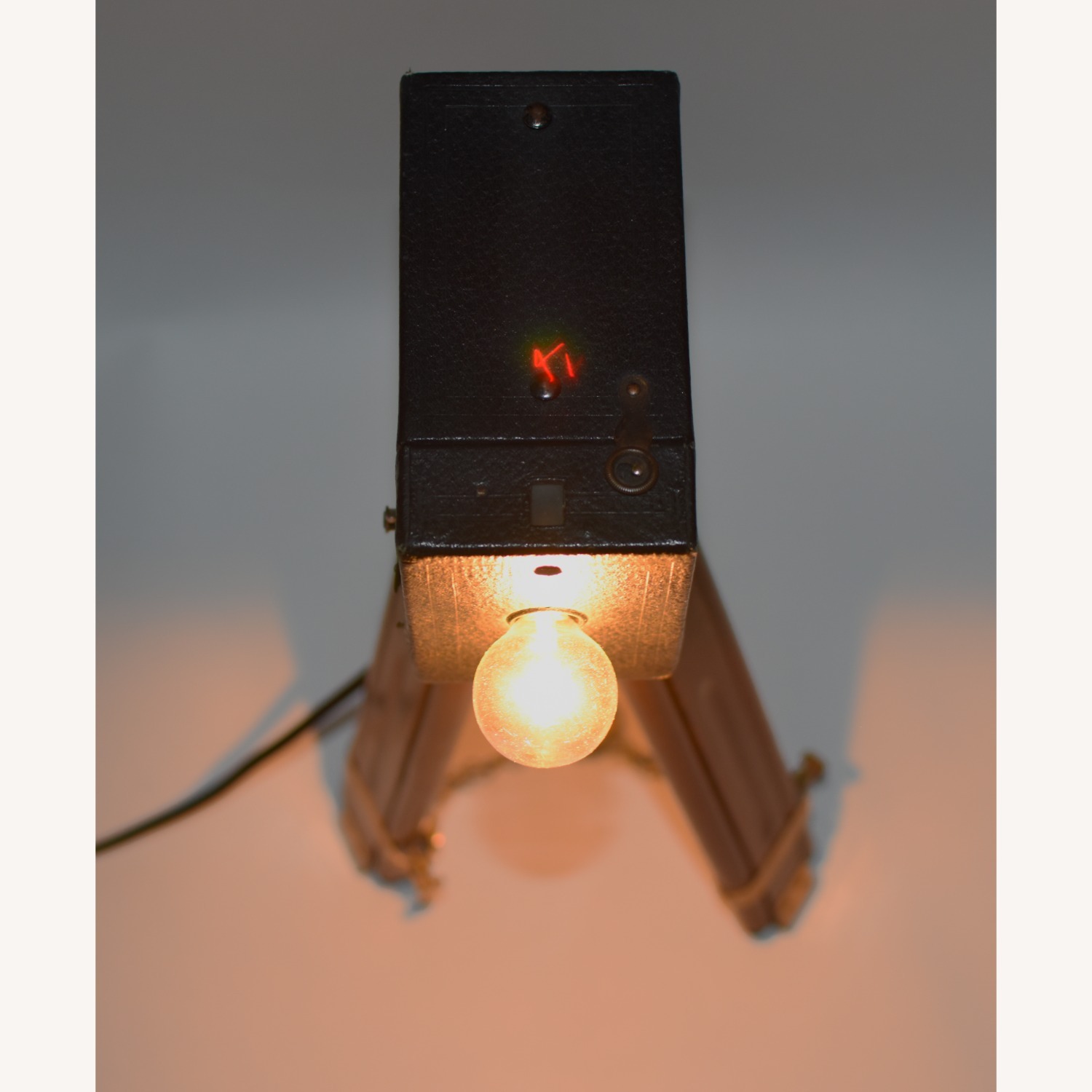 Vintage-Style Camera Lamp on Wooden Tripod - image-5